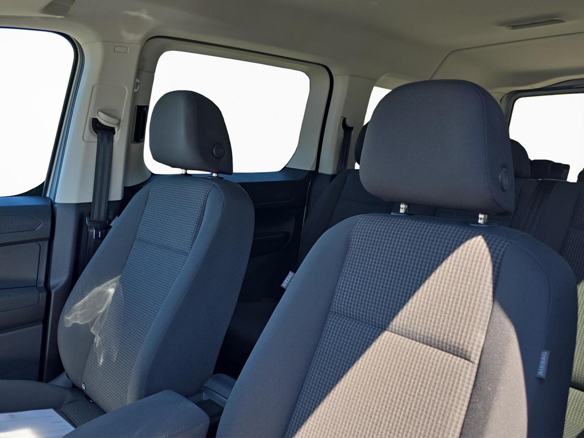 VW Caddy Base (2026) - Foto 15