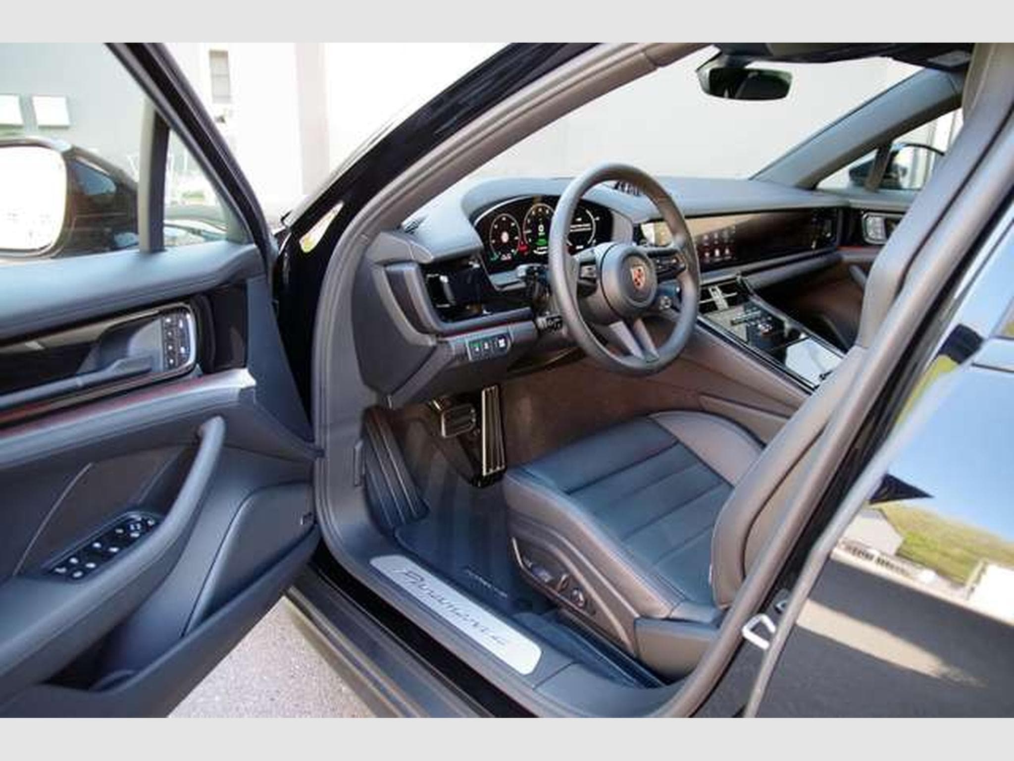 Porsche Panamera Panamera 4 E-Hybrid*Befahrerdisplay,14-Wege,BOSE (2025) - Photo 5