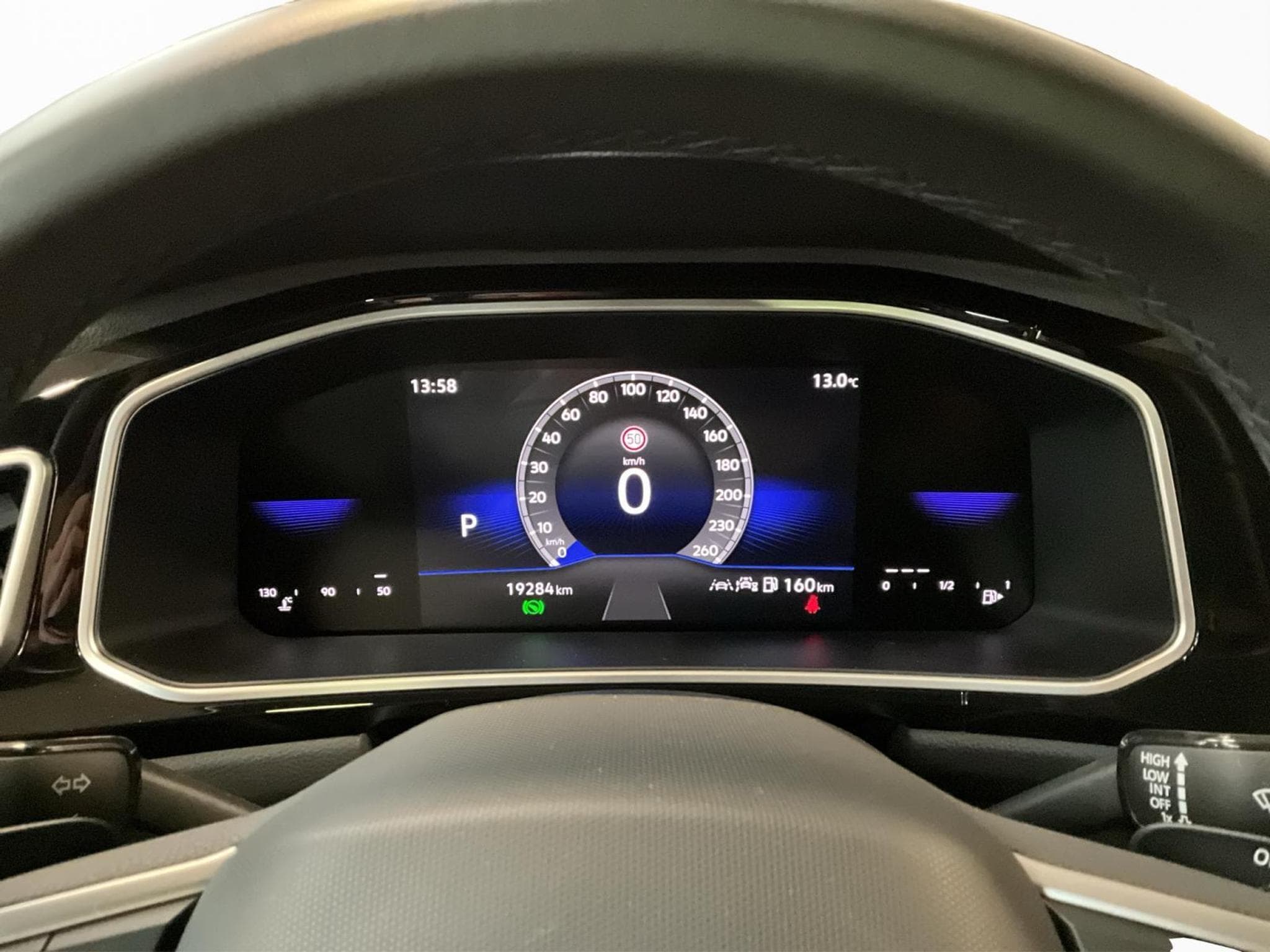 VW T-Roc R-Line+DSG+Pano+RearView (2024) - Photo 11