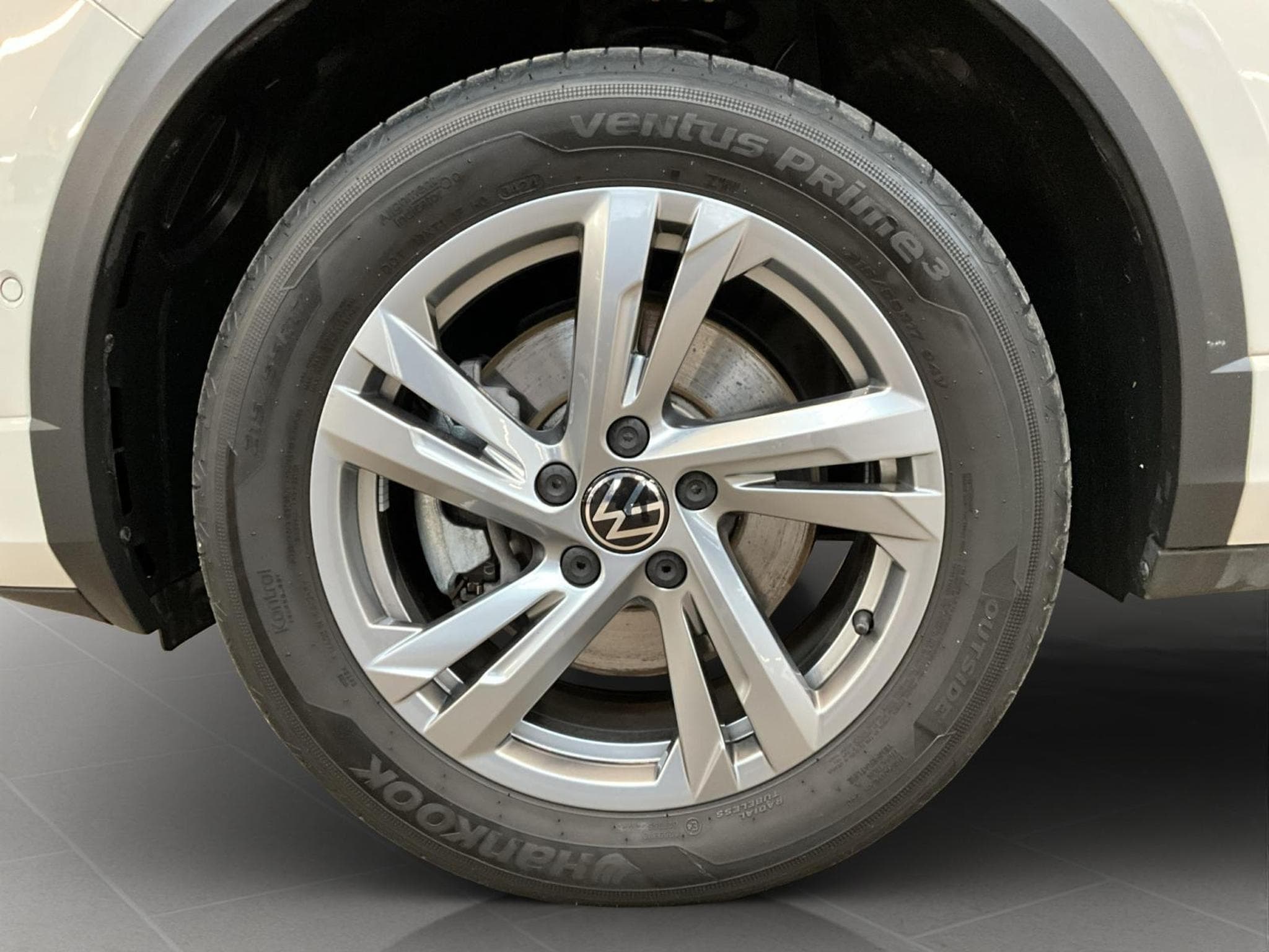 VW T-Roc R-Line+DSG+Pano+RearView (2024) - Photo 8