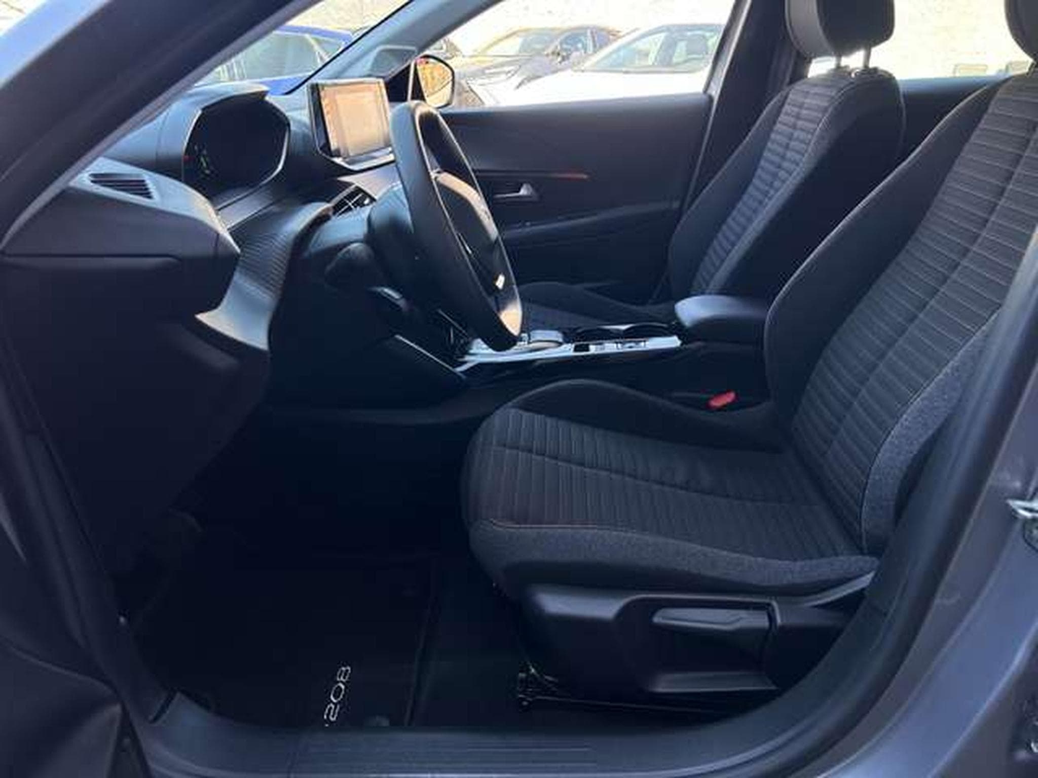 Peugeot 208 136 ACTIVE (2022) - Foto 13