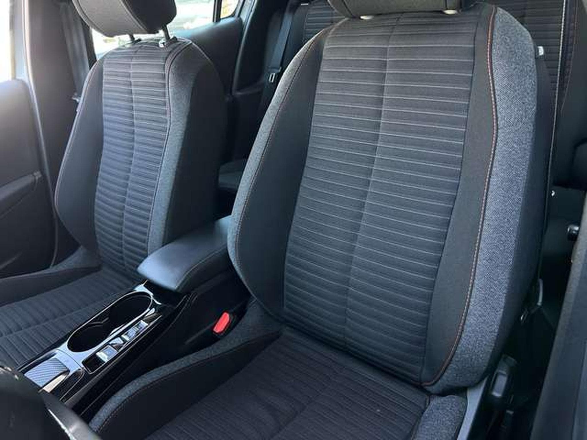 Peugeot 208 136 ACTIVE (2022) - Foto 14