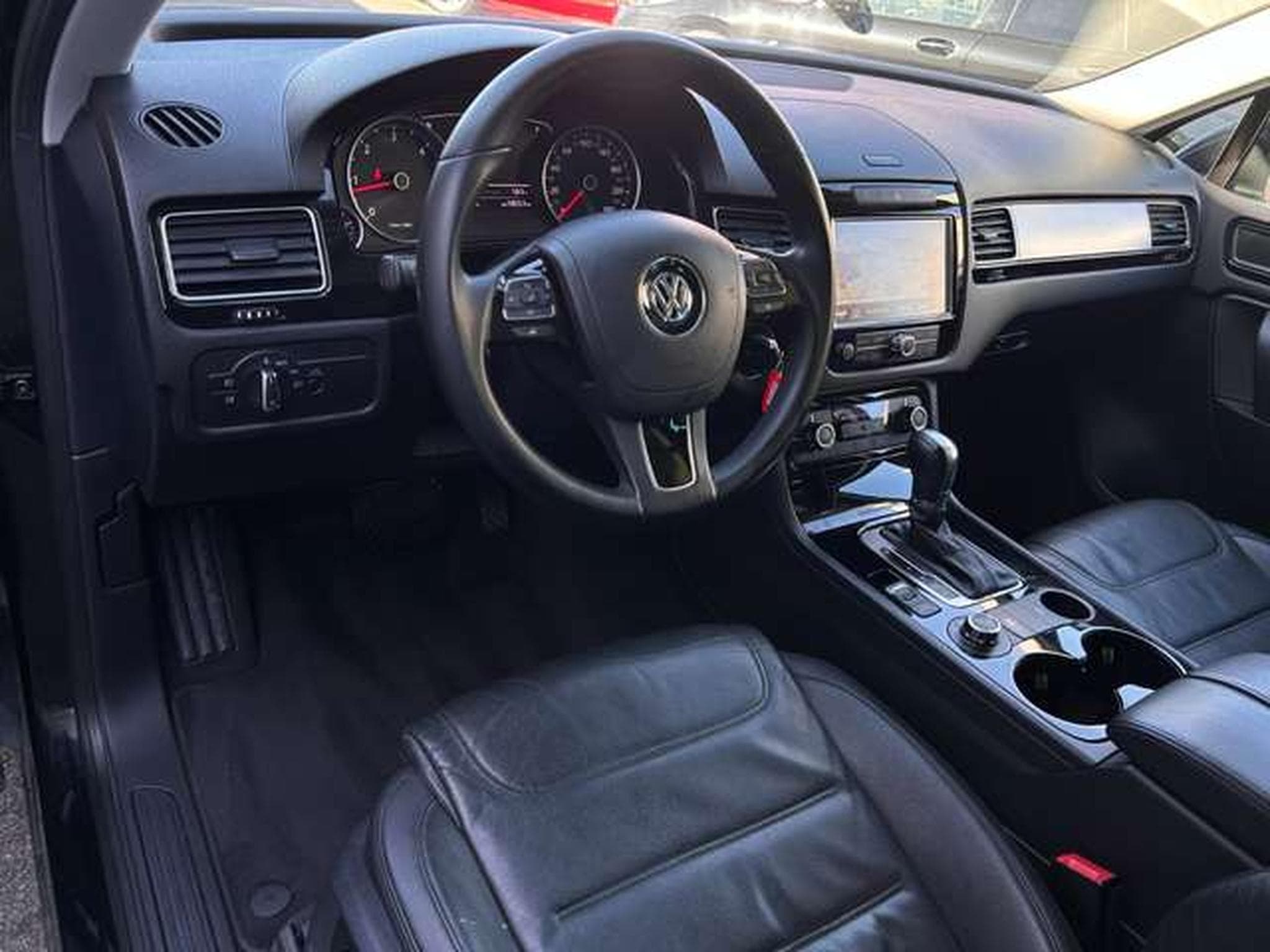 VW Touareg 3.0 V6 TDI 245 CARAT (2013) - Foto 12