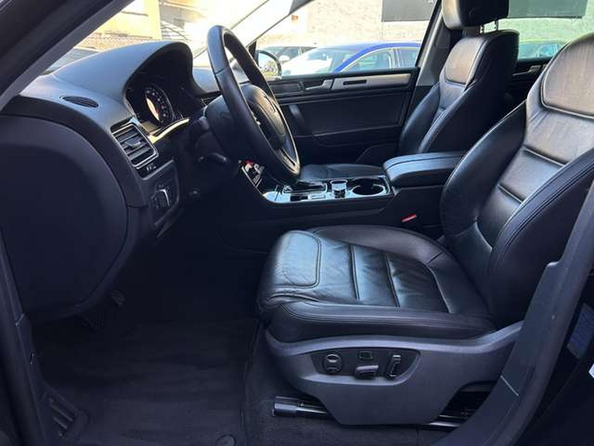 VW Touareg 3.0 V6 TDI 245 CARAT (2013) - Foto 13