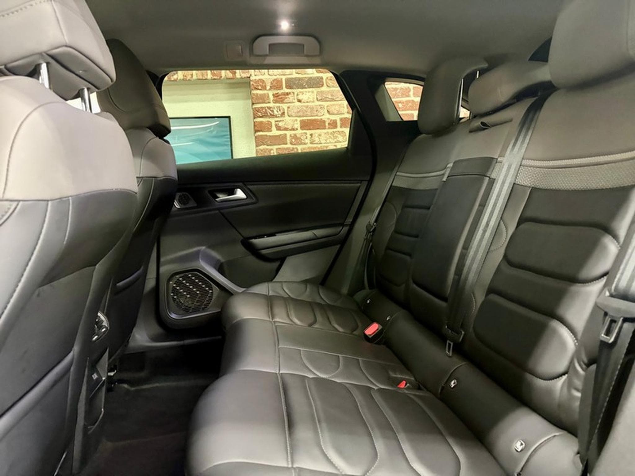 Citroen C5 X C5 X 131cv Auto PLUS Cuir/Nav/ClimA/LED/HUD (2024) - Photo 6