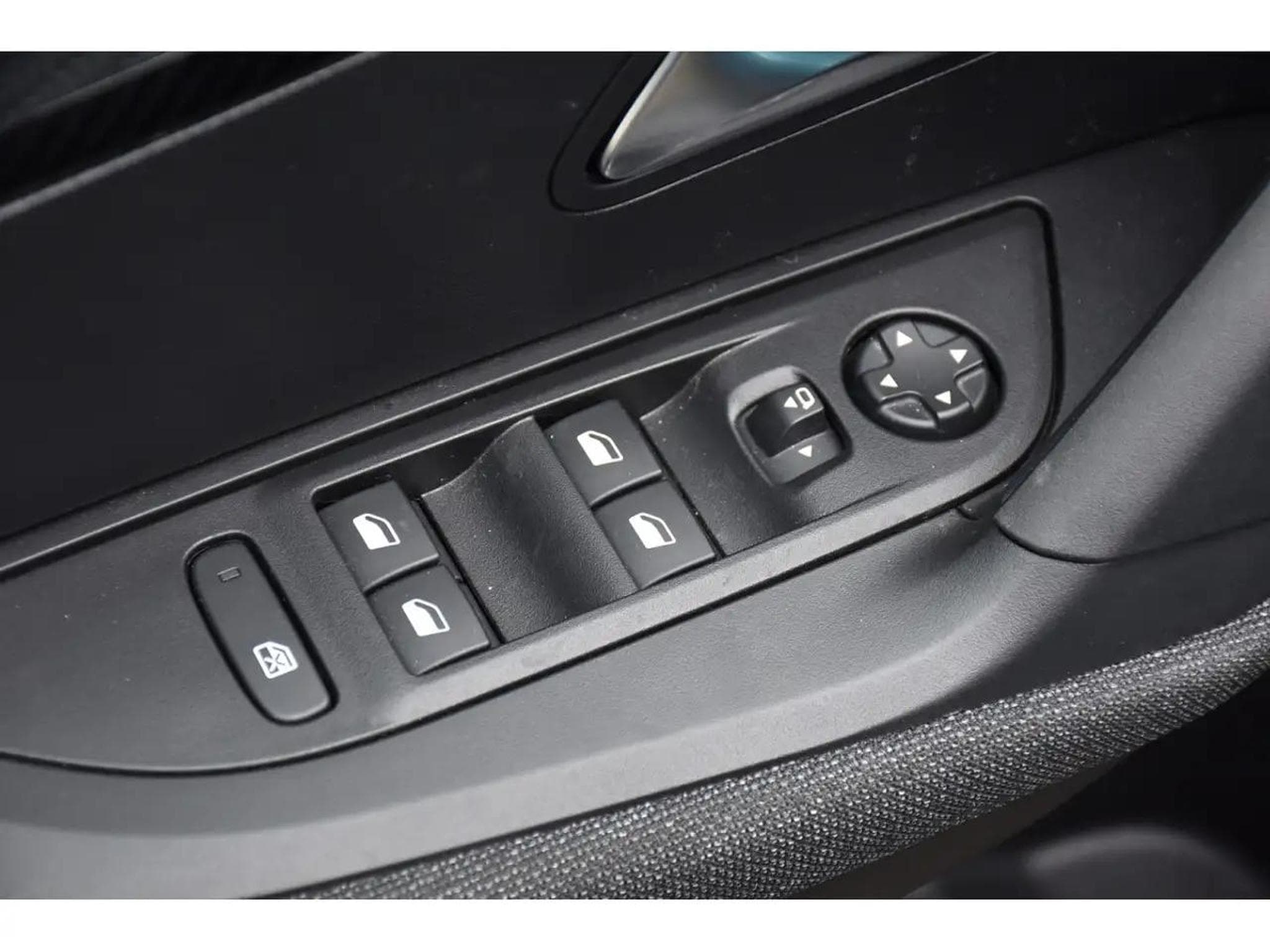 Peugeot 2008 (2025) - Foto 17