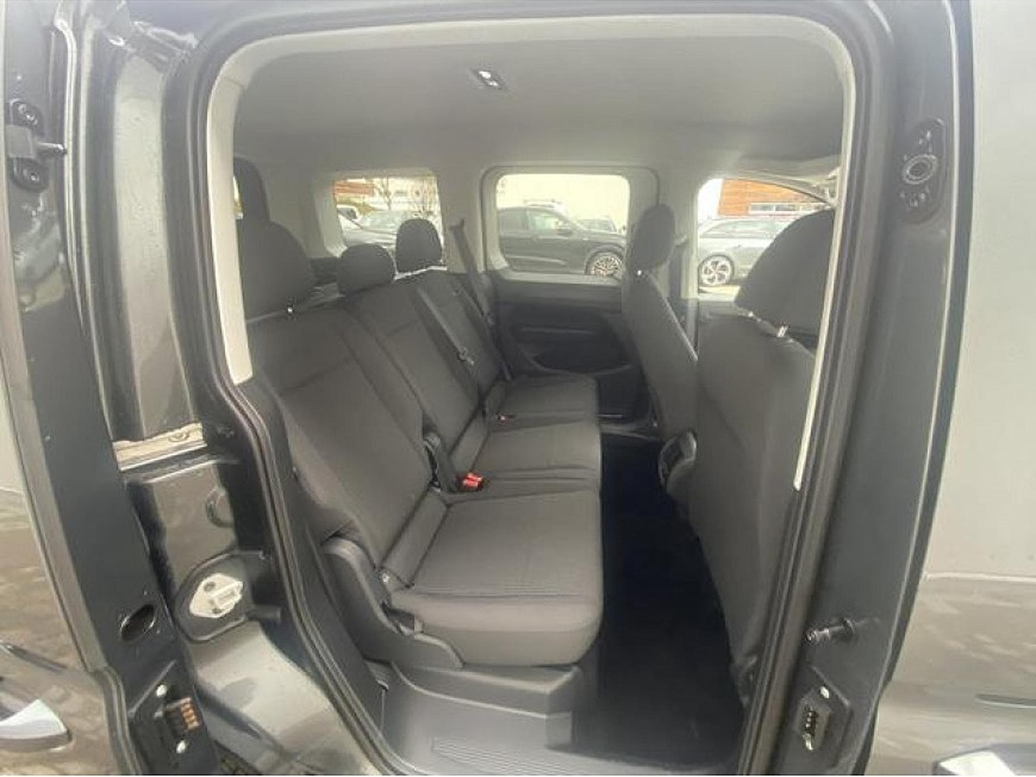 VW Caddy (2026) - Photo 10