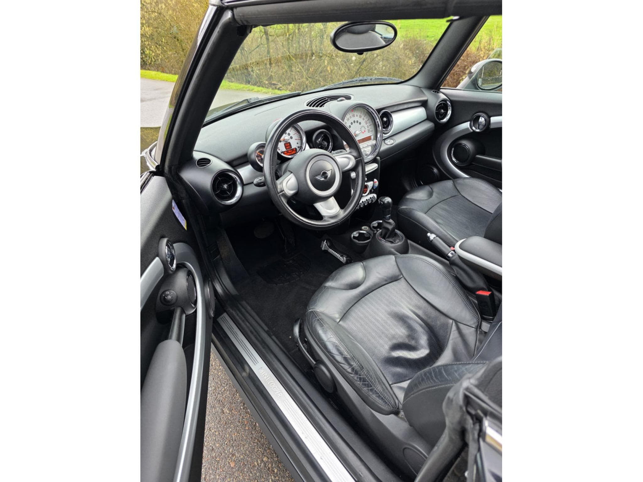 Mini Cooper 1.6 Cabrio automatic (2009) - Photo 11