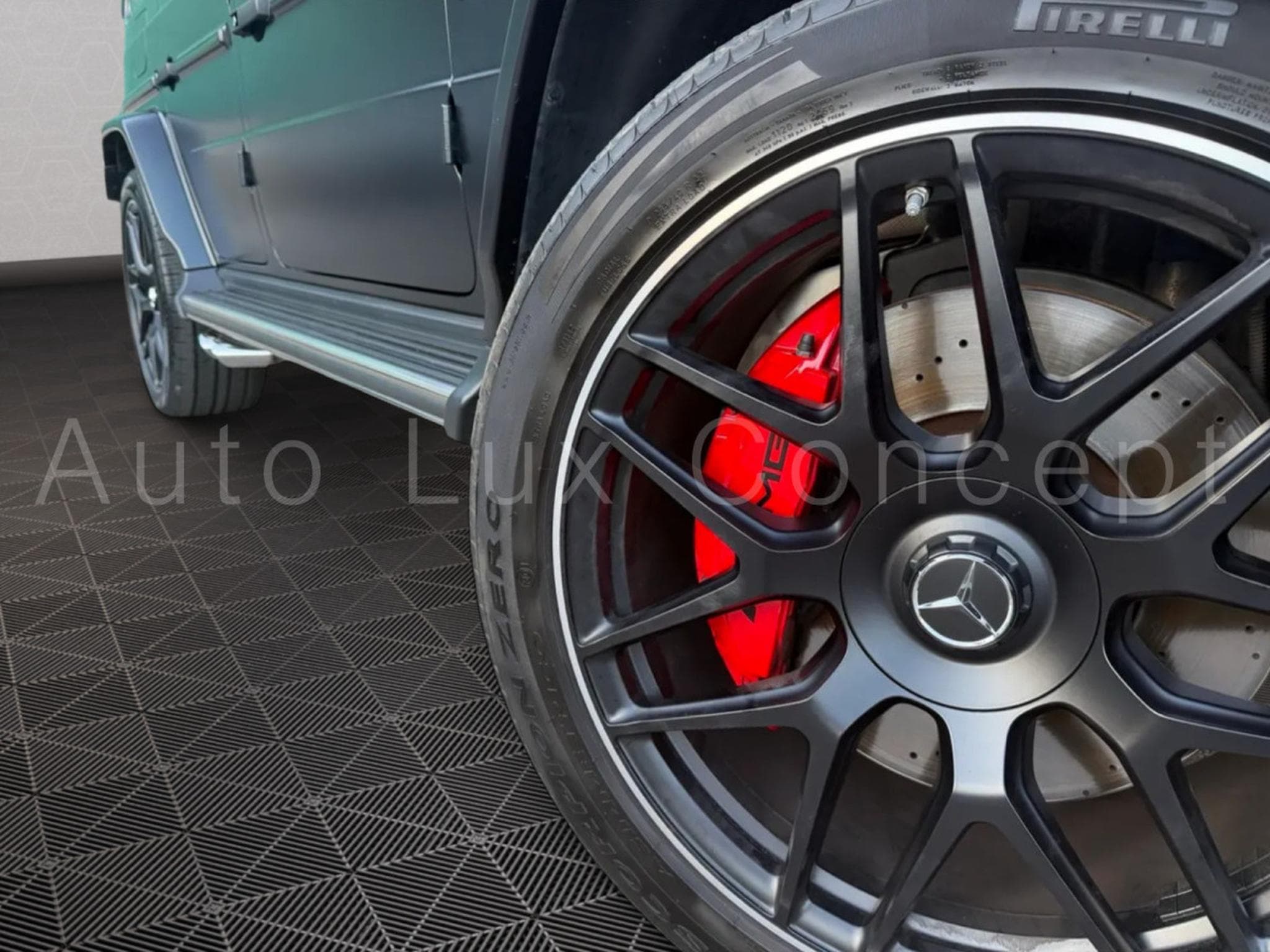 Mercedes G 63 AMG SUPERIOR Line (2023) - Photo 12