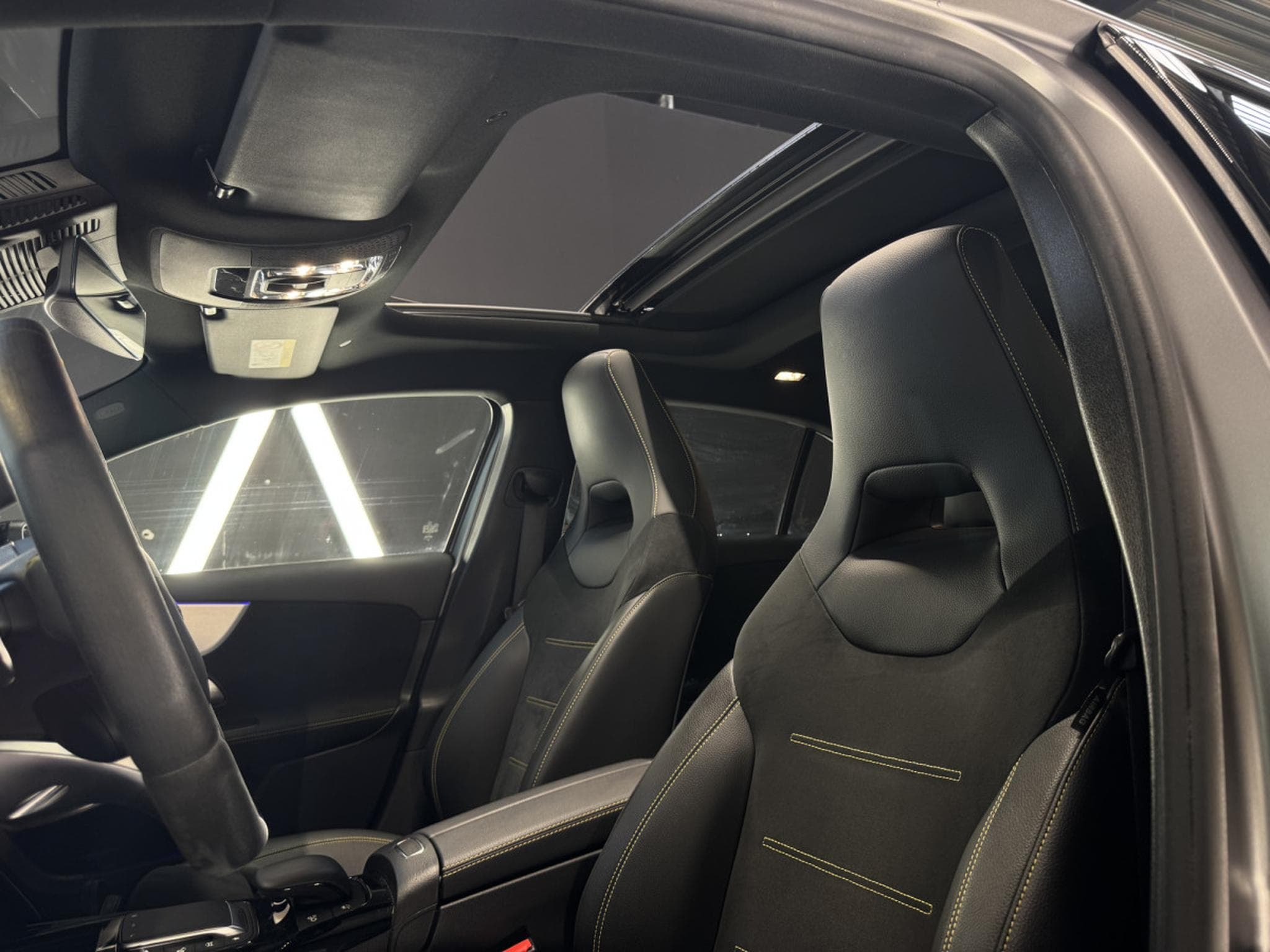 Mercedes A 45 AMG S (2023) - Photo 6