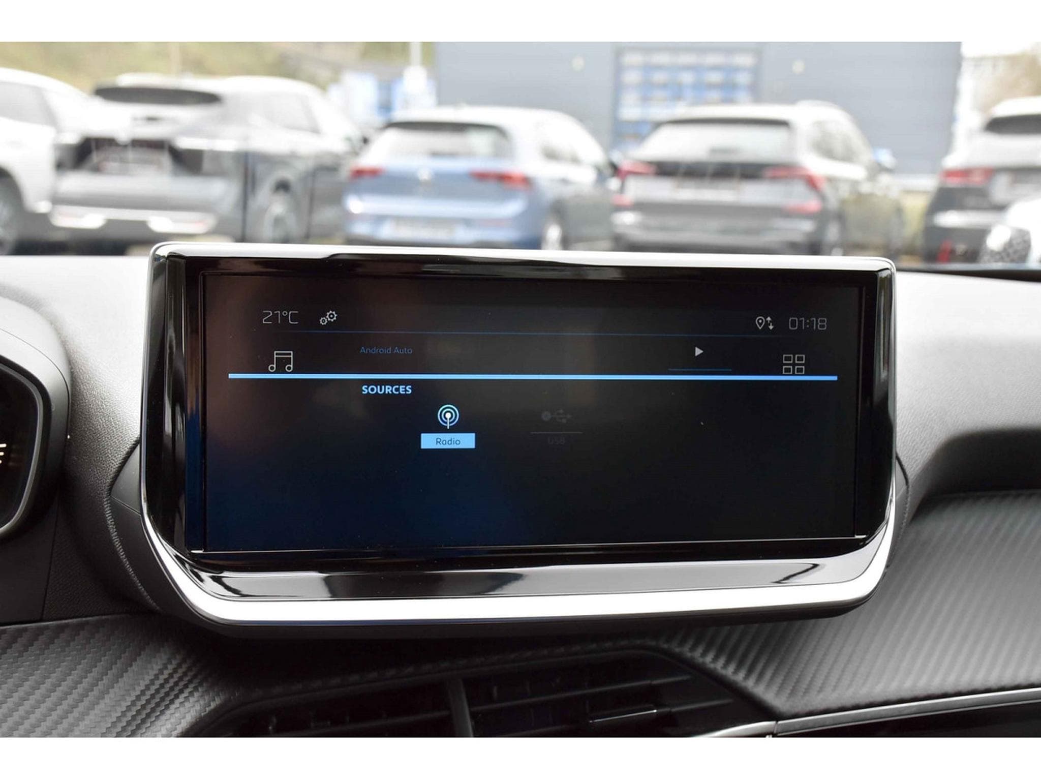 Peugeot 2008 1.2 Hybrid 145 e-DCS6 Style REGUL LANE PDC 1° MAIN (2025) - Photo 10