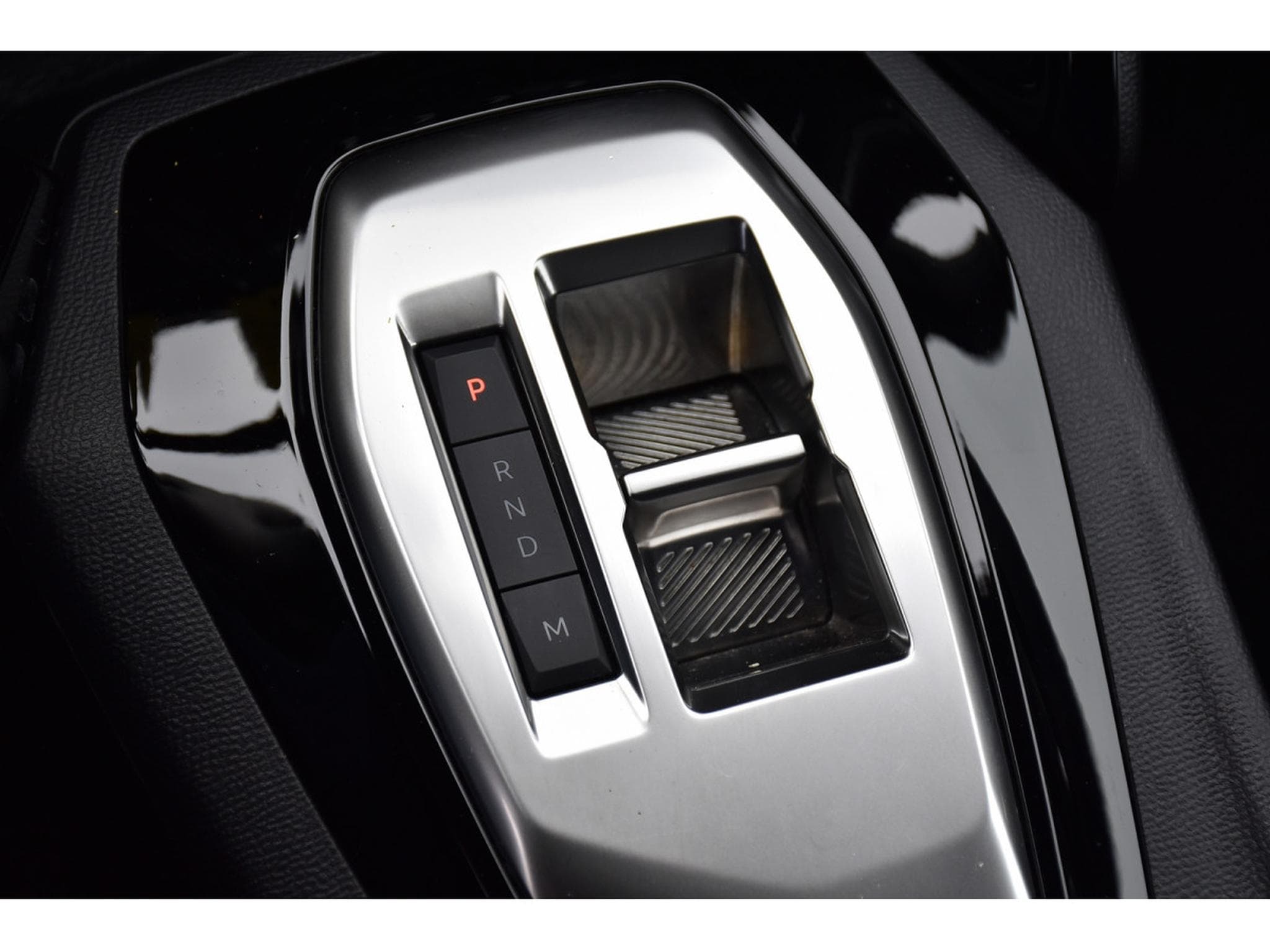 Peugeot 2008 1.2 Hybrid 145 e-DCS6 Style REGUL LANE PDC 1° MAIN (2025) - Photo 15