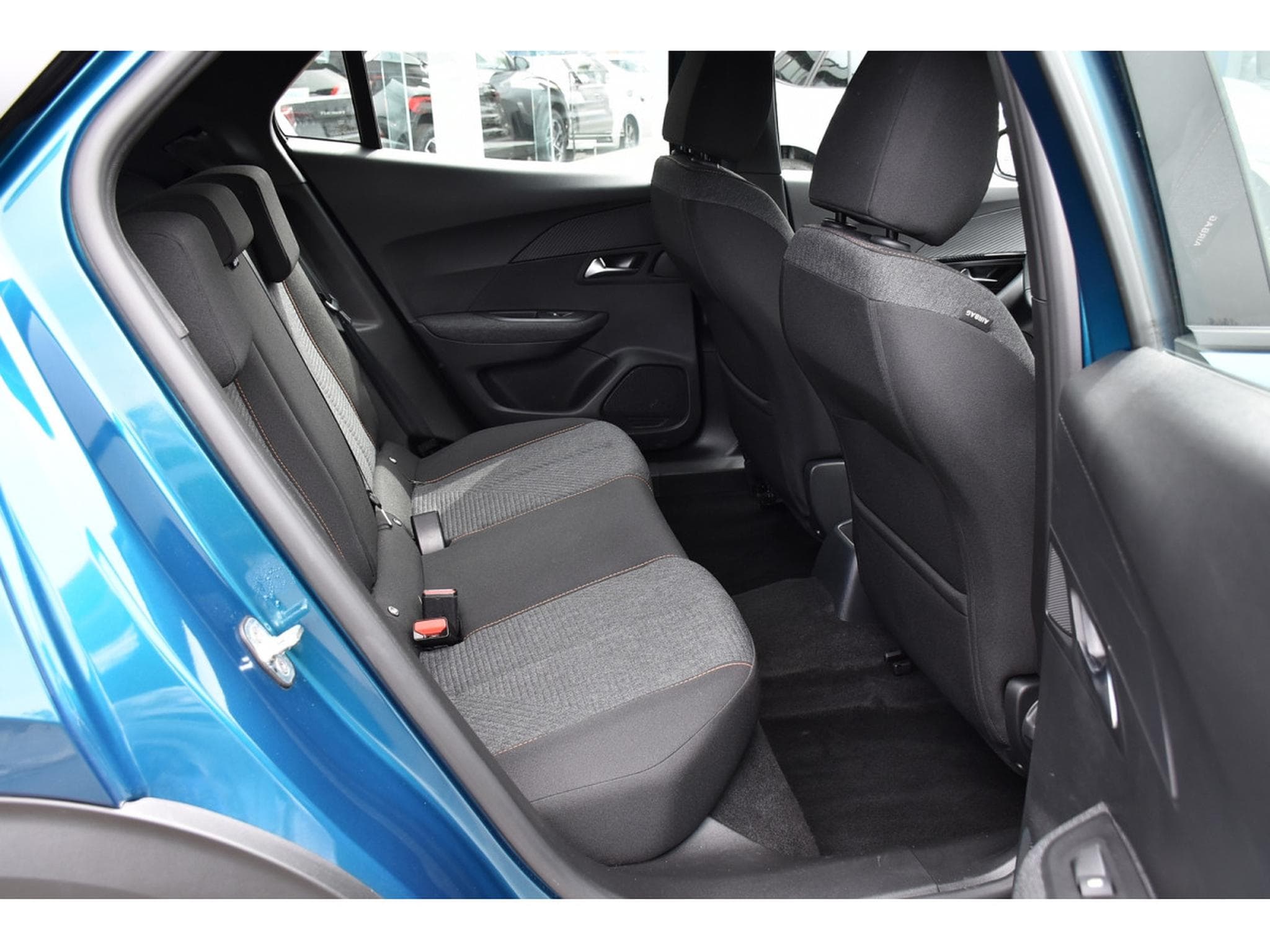 Peugeot 2008 1.2 Hybrid 145 e-DCS6 Style REGUL LANE PDC 1° MAIN (2025) - Photo 8