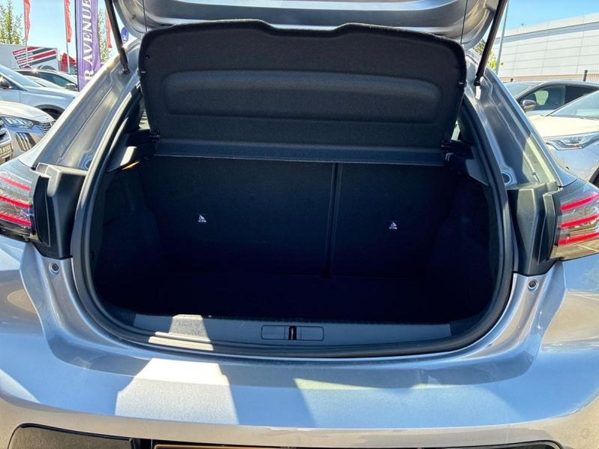 PEUGEOT 208 1.2 Hybrid 100ch GT e-DCS6 (2024) - Photo 5