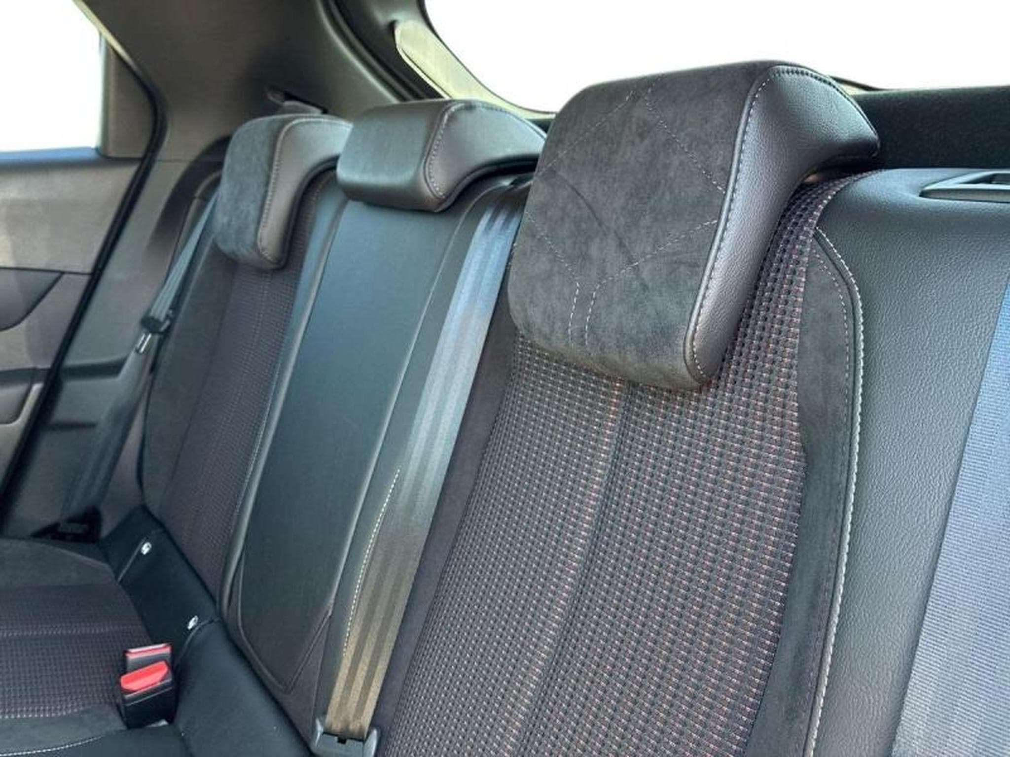 DS Automobiles DS3 E-Tense 156ch Performance Line + (2023) - Photo 4