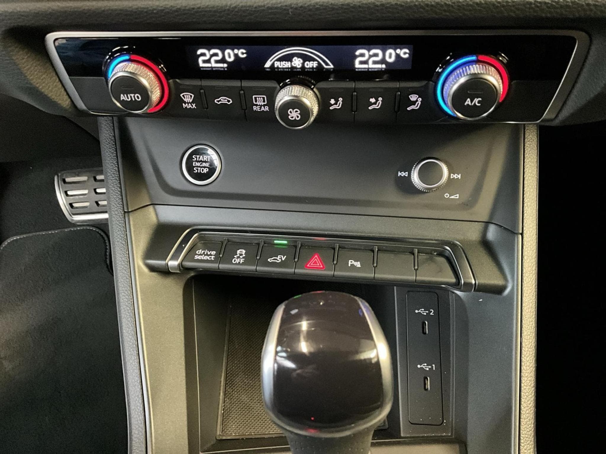 Audi Q3 SB+S-Line+PHEV+45TFSI+S-Tronic (2022) - Photo 21