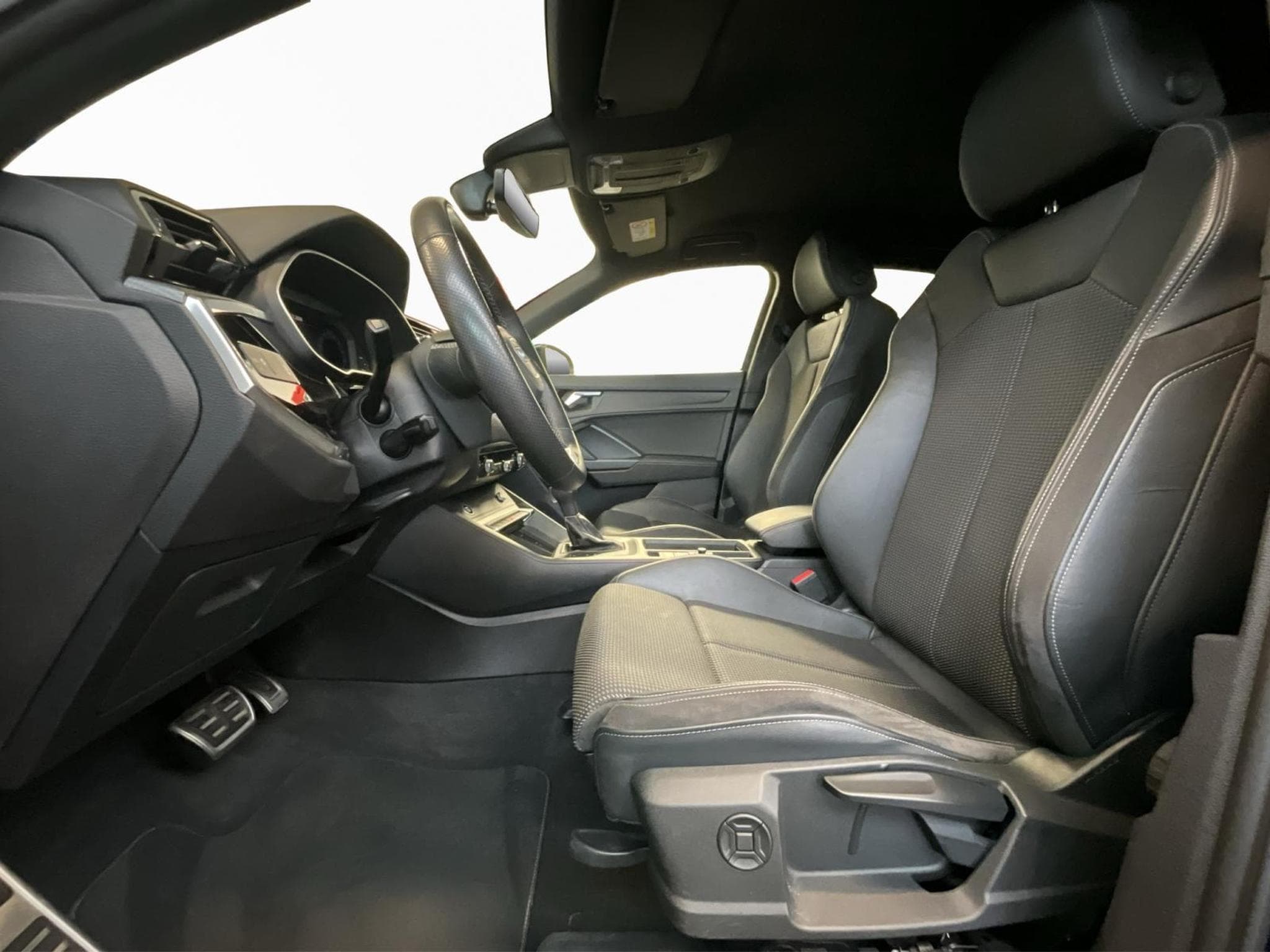 Audi Q3 SB+S-Line+PHEV+45TFSI+S-Tronic (2022) - Photo 9