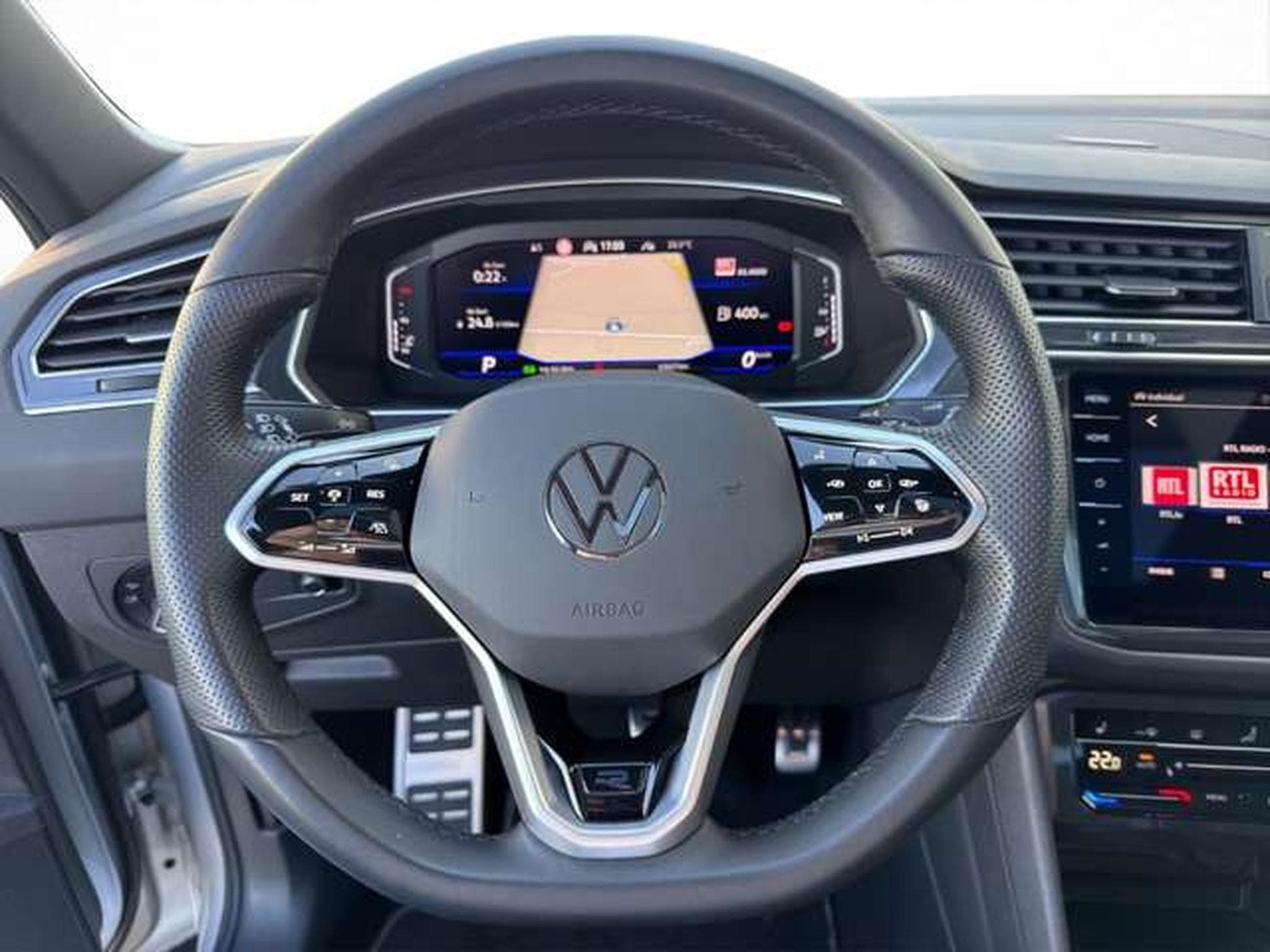 VW Tiguan R-Line 4Motion/AHK/ACC/Pano/StandHzg (2023) - Photo 11