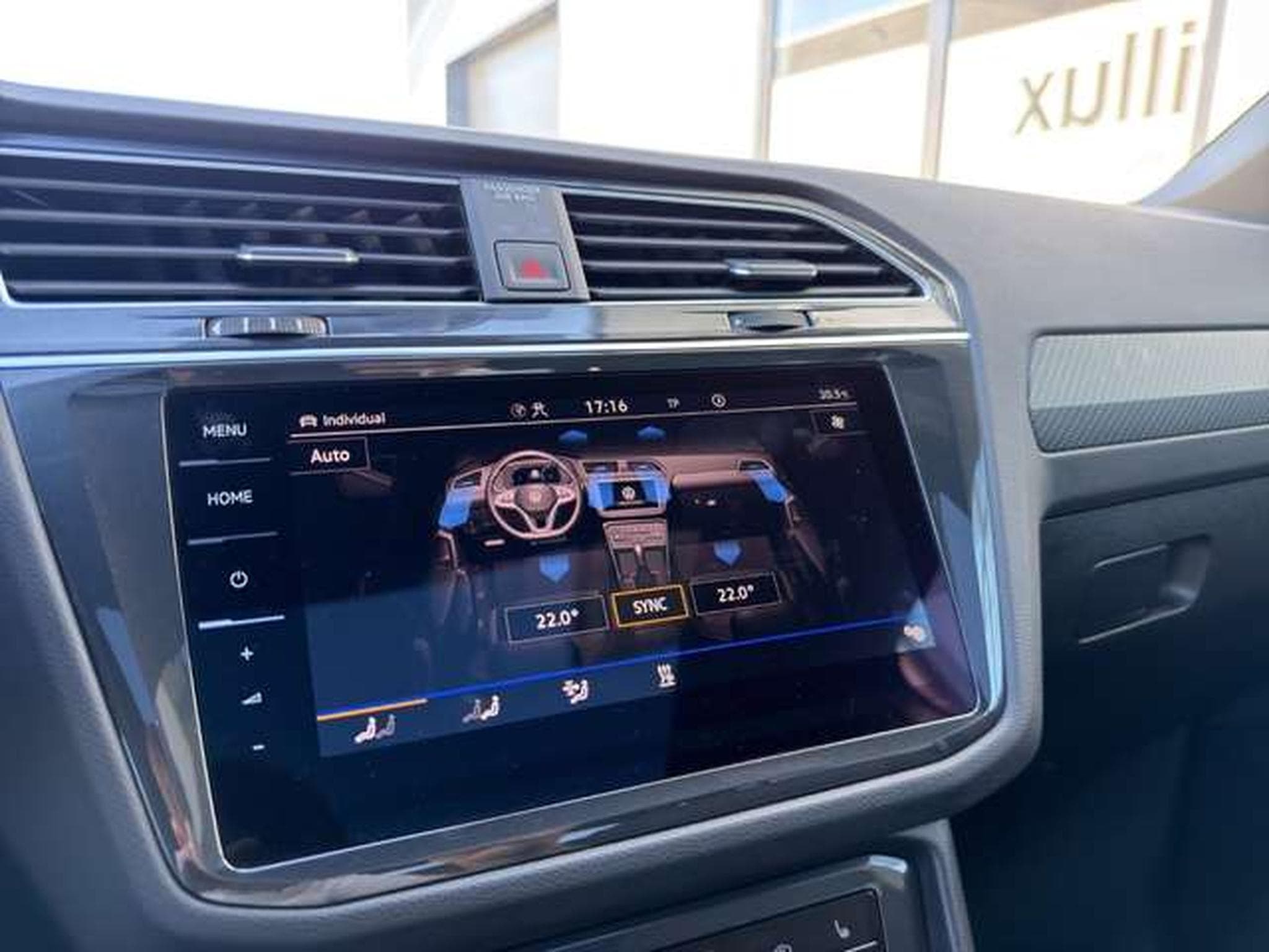 VW Tiguan R-Line 4Motion/AHK/ACC/Pano/StandHzg (2023) - Photo 16