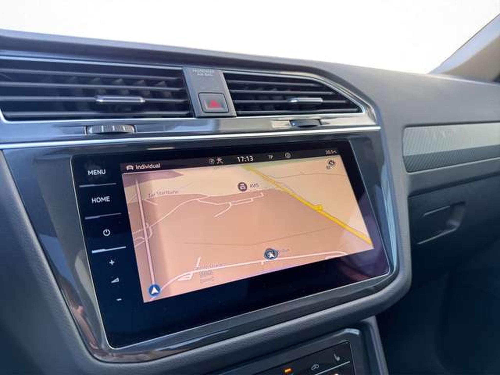 VW Tiguan R-Line 4Motion/AHK/ACC/Pano/StandHzg (2023) - Photo 18