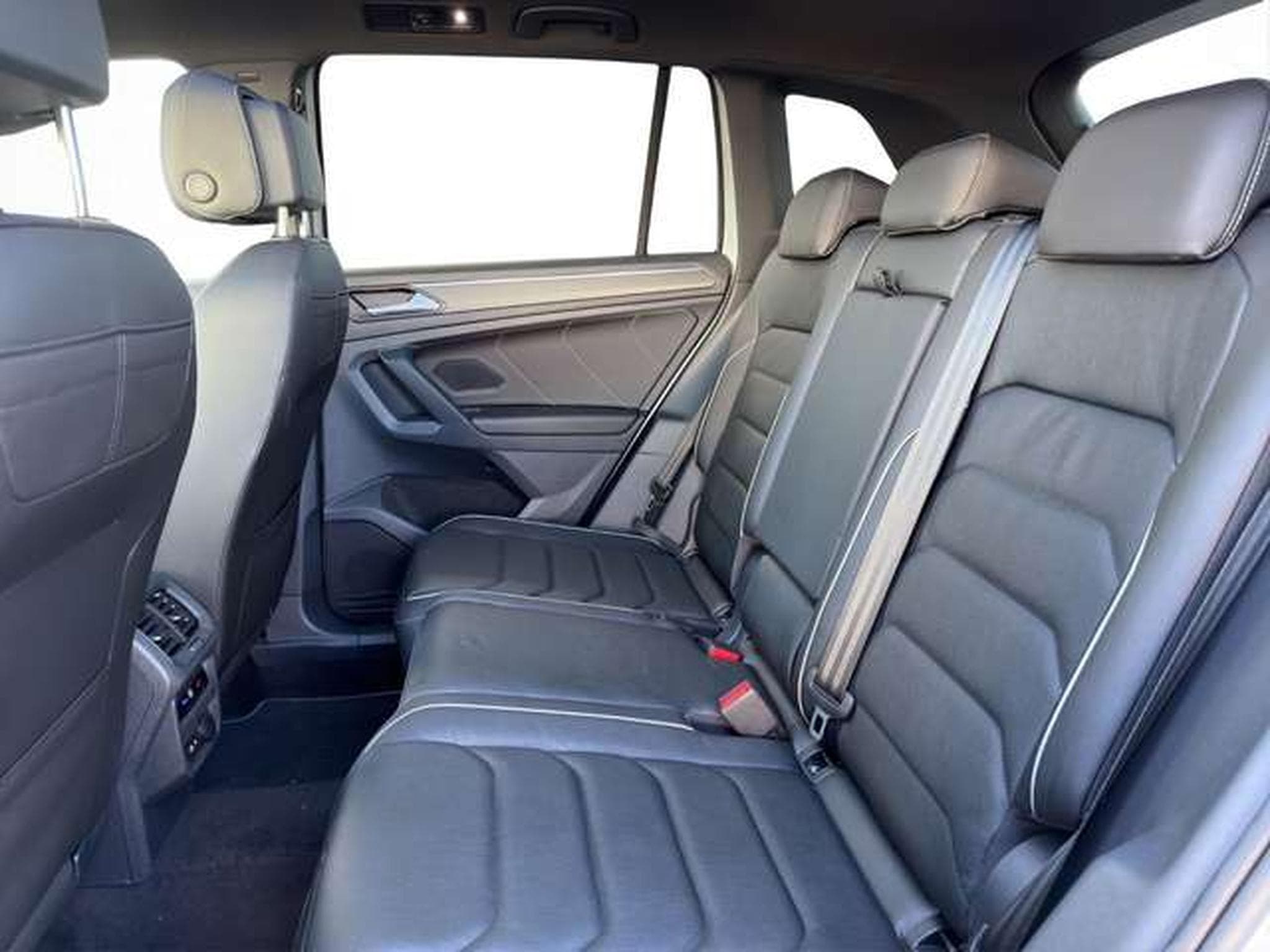 VW Tiguan R-Line 4Motion/AHK/ACC/Pano/StandHzg (2023) - Photo 22