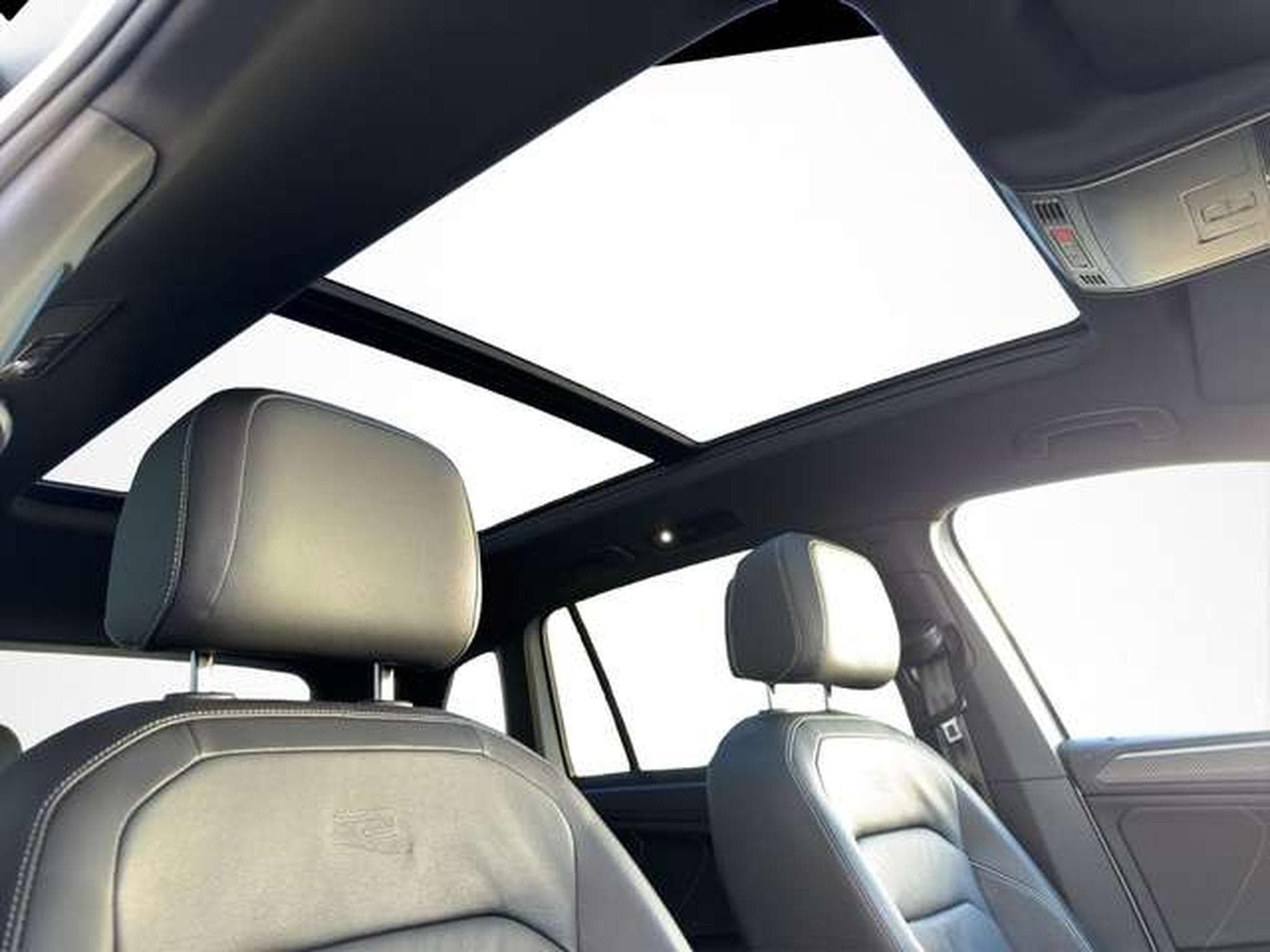 VW Tiguan R-Line 4Motion/AHK/ACC/Pano/StandHzg (2023) - Photo 25