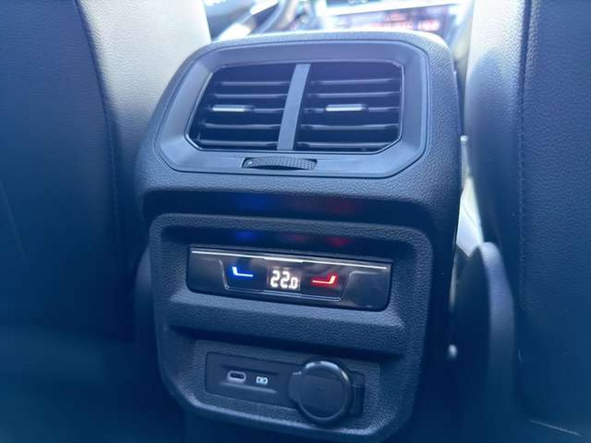 VW Tiguan R-Line 4Motion/AHK/ACC/Pano/StandHzg (2023) - Photo 26