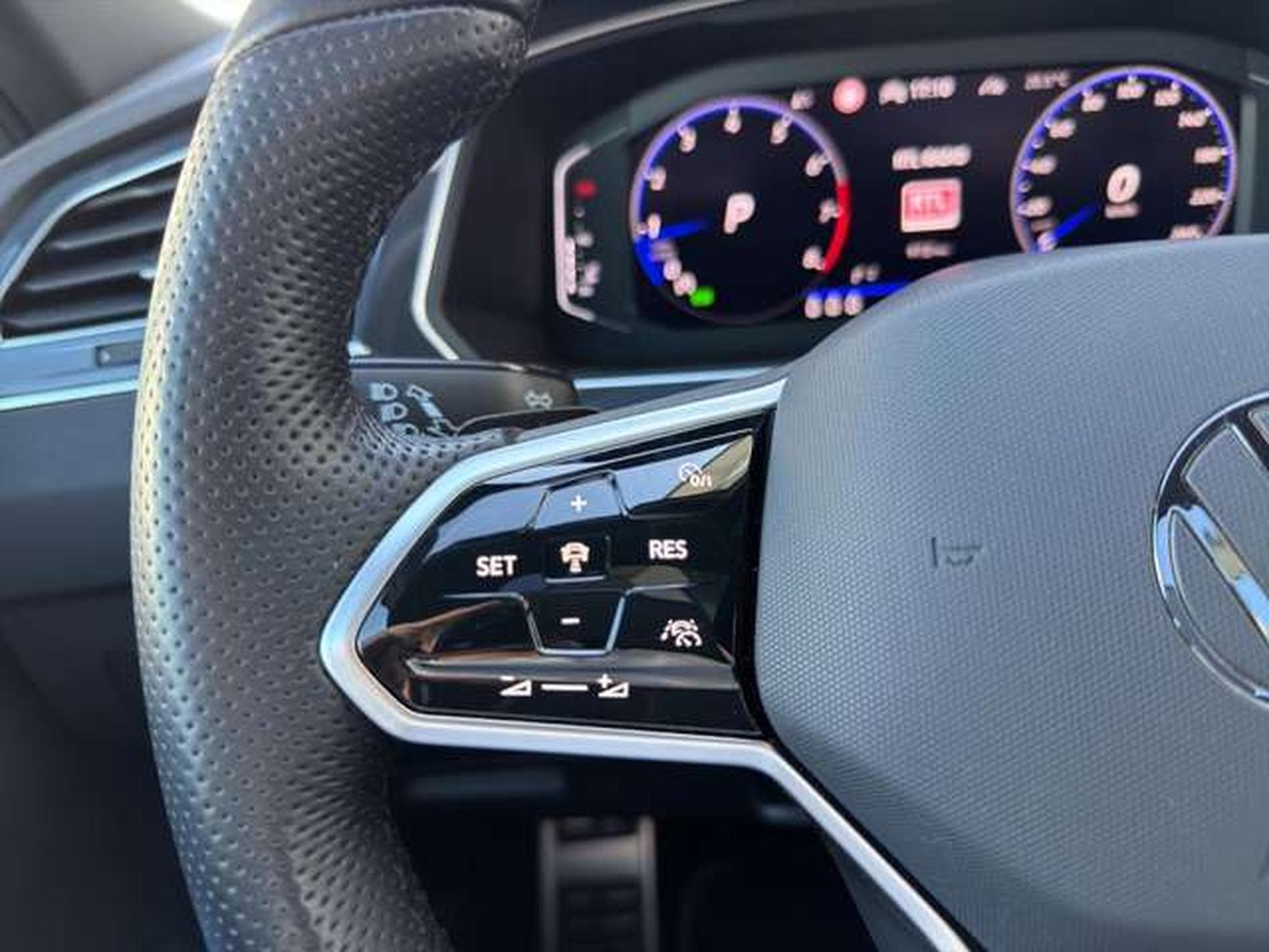 VW Tiguan R-Line 4Motion/AHK/ACC/Pano/StandHzg (2023) - Photo 28