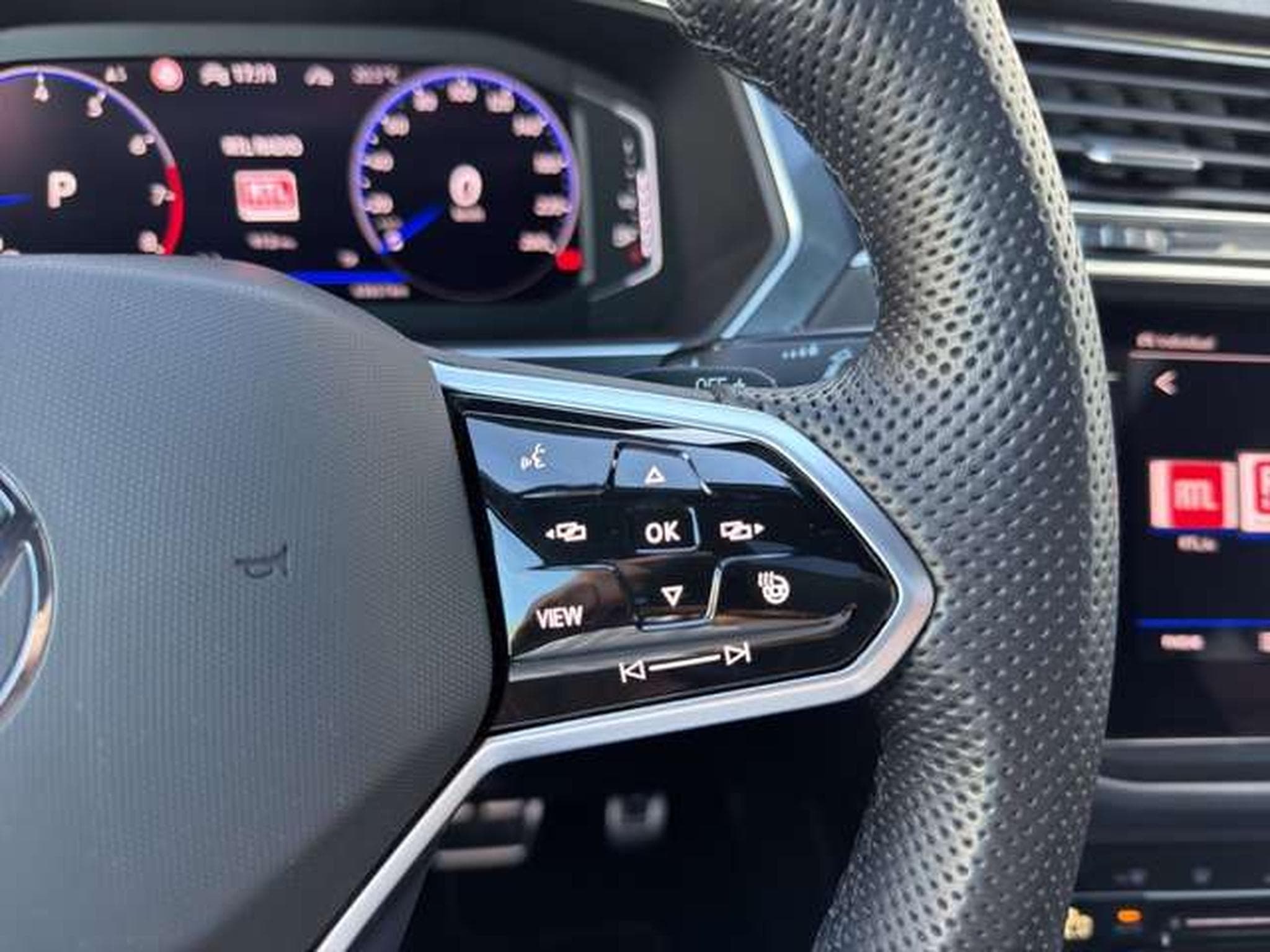 VW Tiguan R-Line 4Motion/AHK/ACC/Pano/StandHzg (2023) - Photo 29