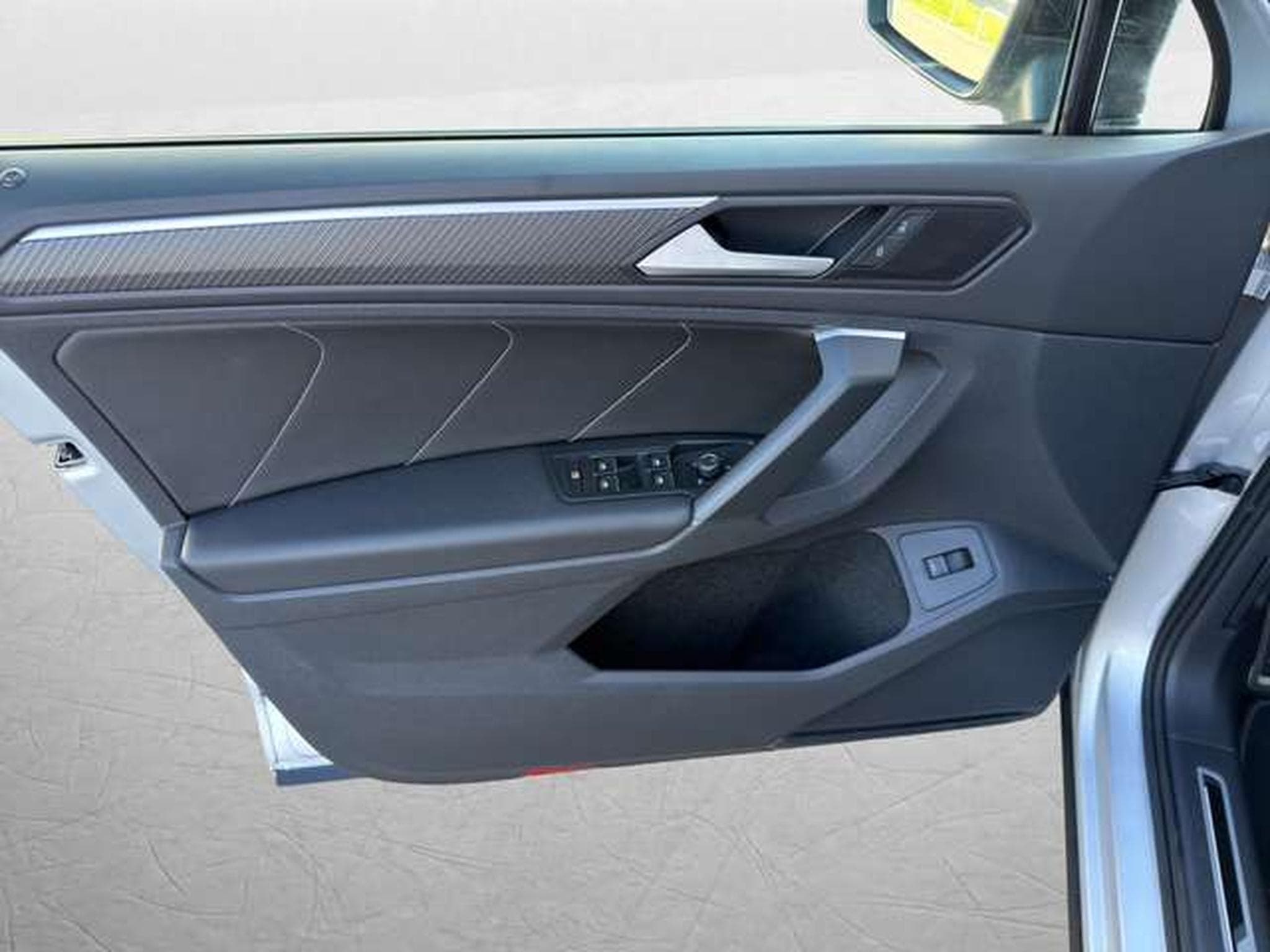 VW Tiguan R-Line 4Motion/AHK/ACC/Pano/StandHzg (2023) - Photo 30