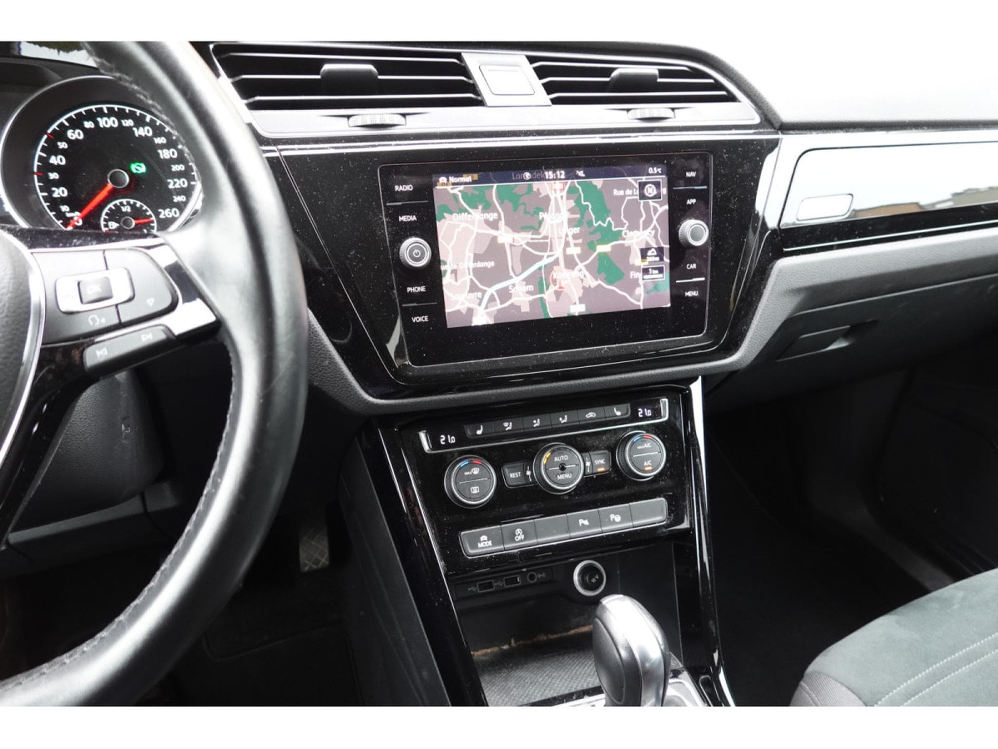 VW Touran 2.0 TDI HIGHLINE 150 DSG R-LINE (2018) - Photo 11