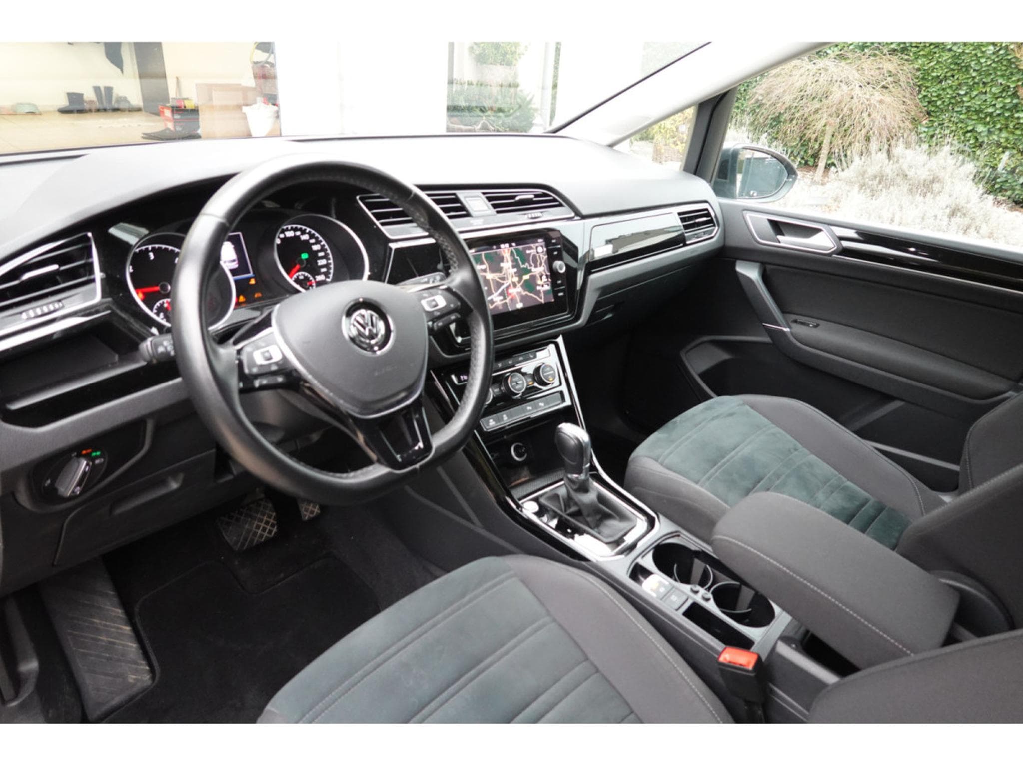 VW Touran 2.0 TDI HIGHLINE 150 DSG R-LINE (2018) - Photo 6