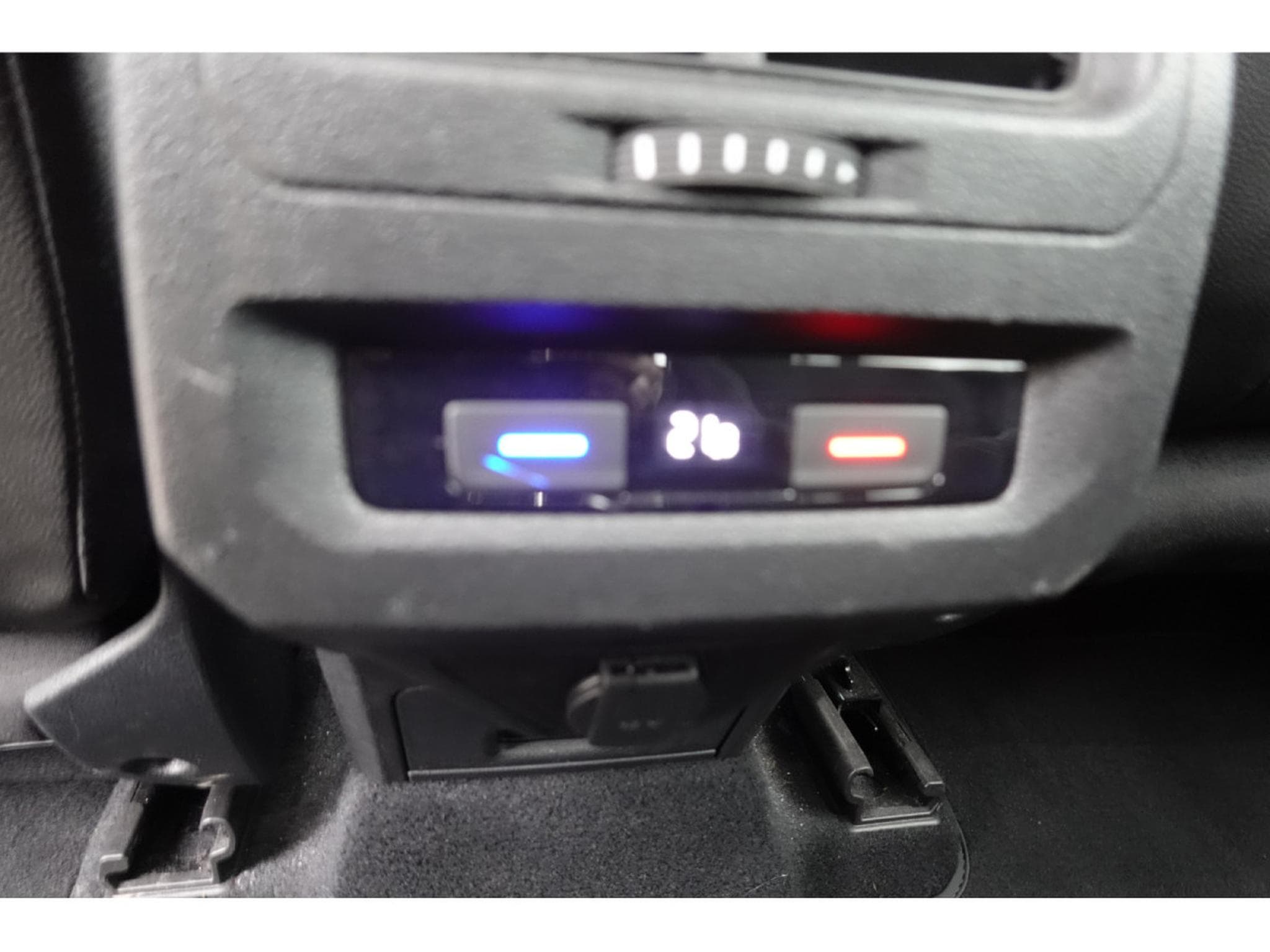 VW Touran 2.0 TDI HIGHLINE 150 DSG R-LINE (2018) - Photo 8