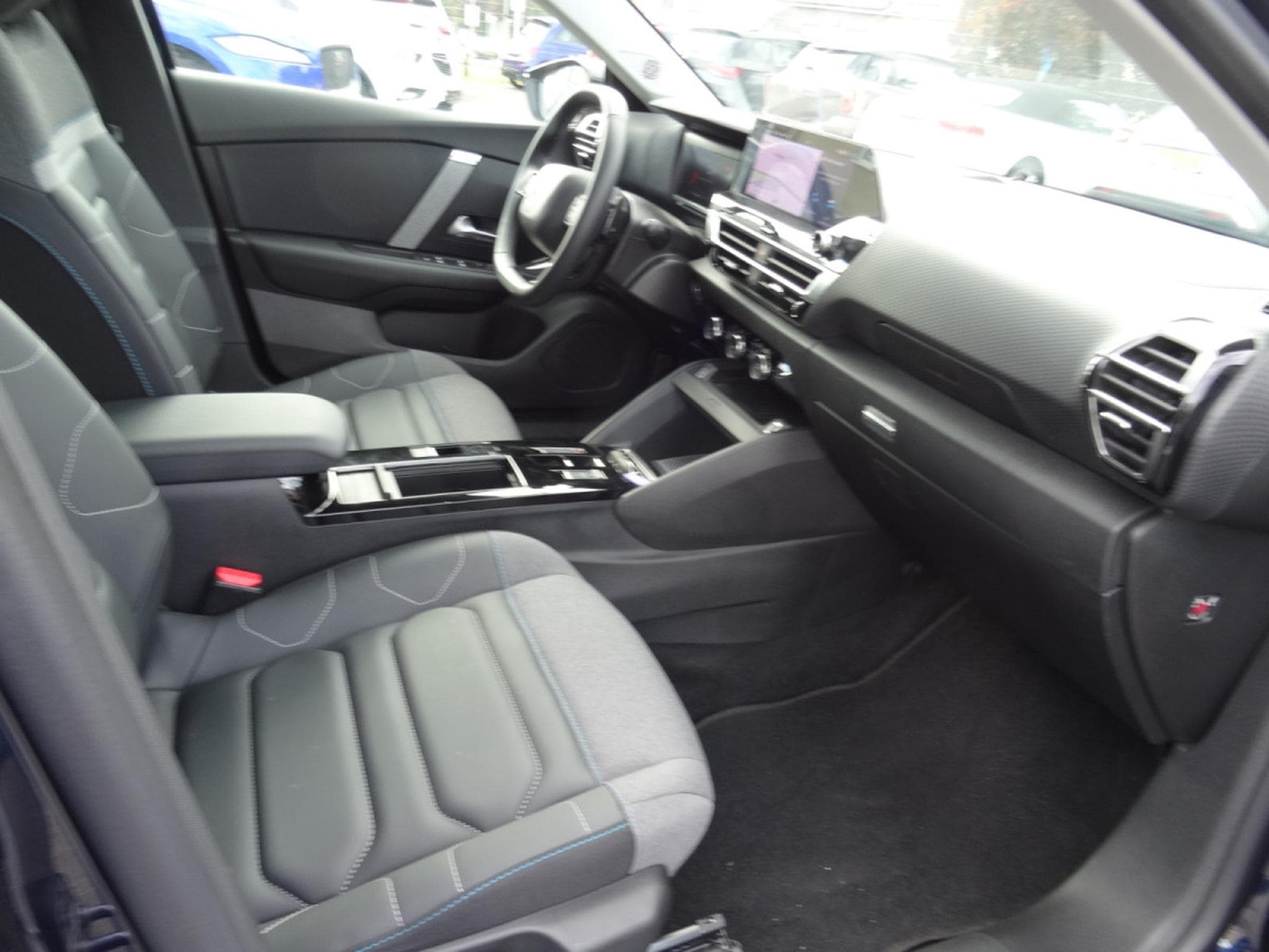 Citroën C4 MAX 1.5 Blue Hdi 130 Automatique (2024) - Photo 13