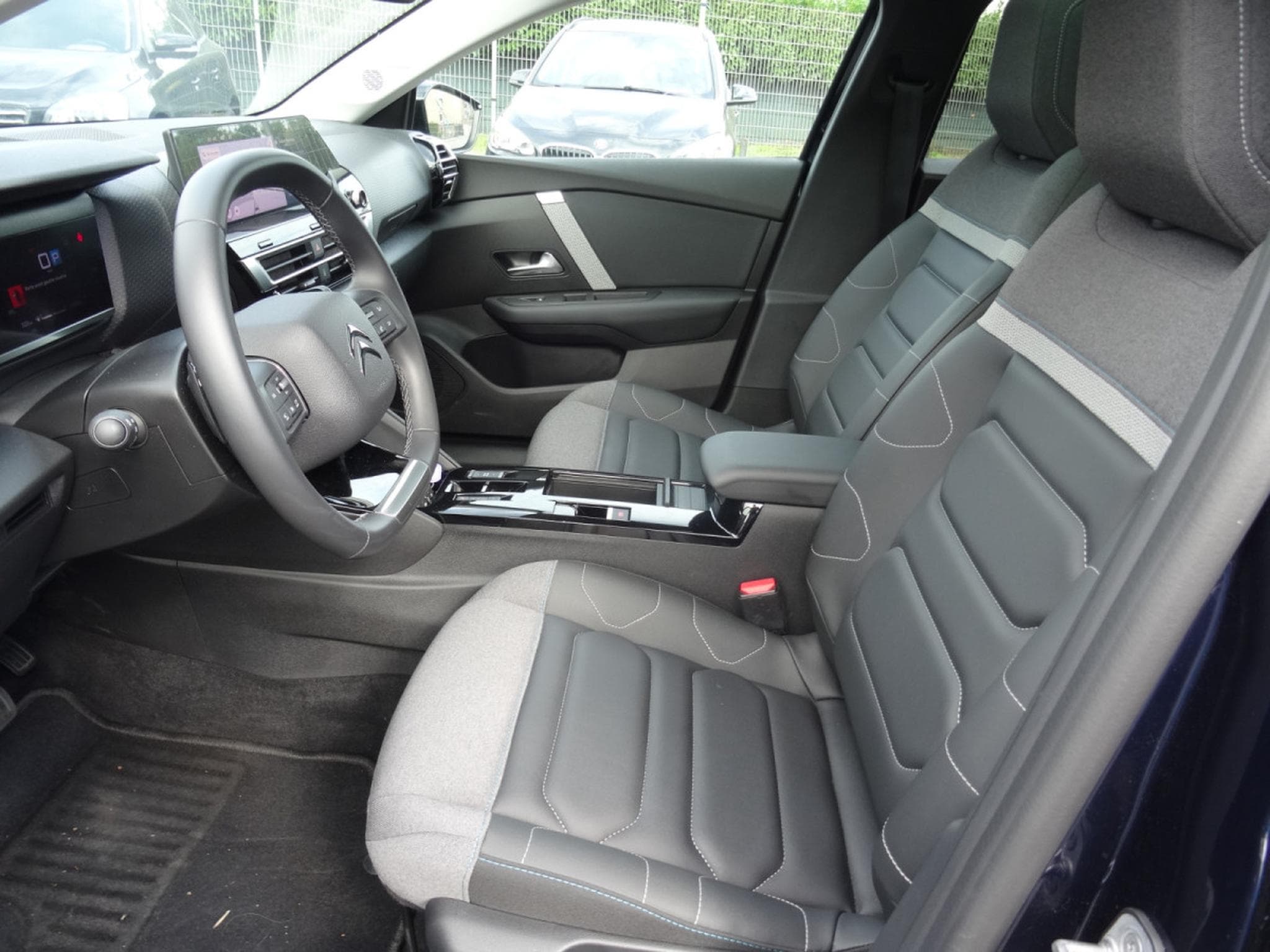 Citroën C4 MAX 1.5 Blue Hdi 130 Automatique (2024) - Photo 15