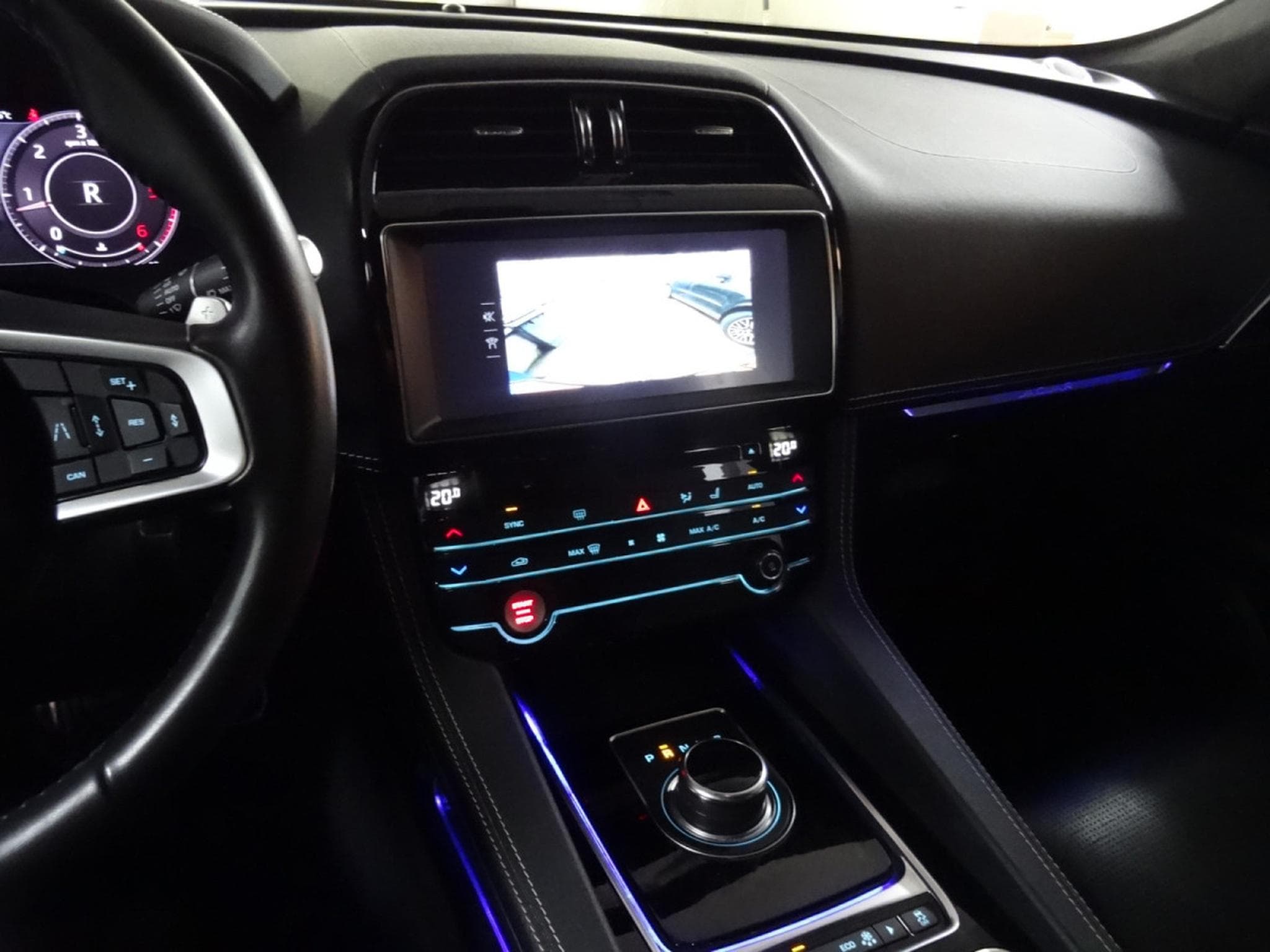 Jaguar F-Pace 2.0 d R-Sport 241CV (2020) - Photo 14