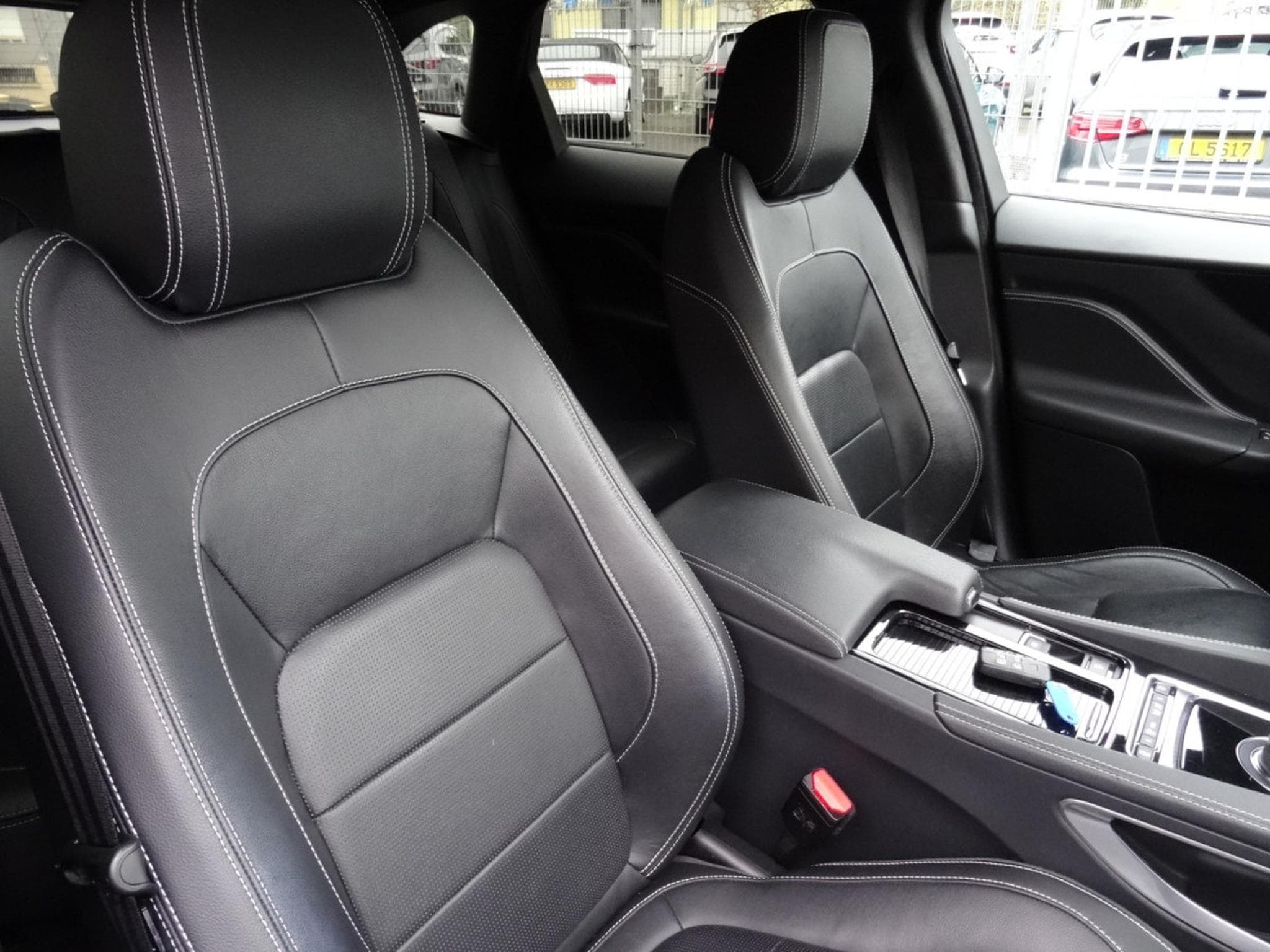 Jaguar F-Pace 2.0 d R-Sport 241CV (2020) - Photo 17