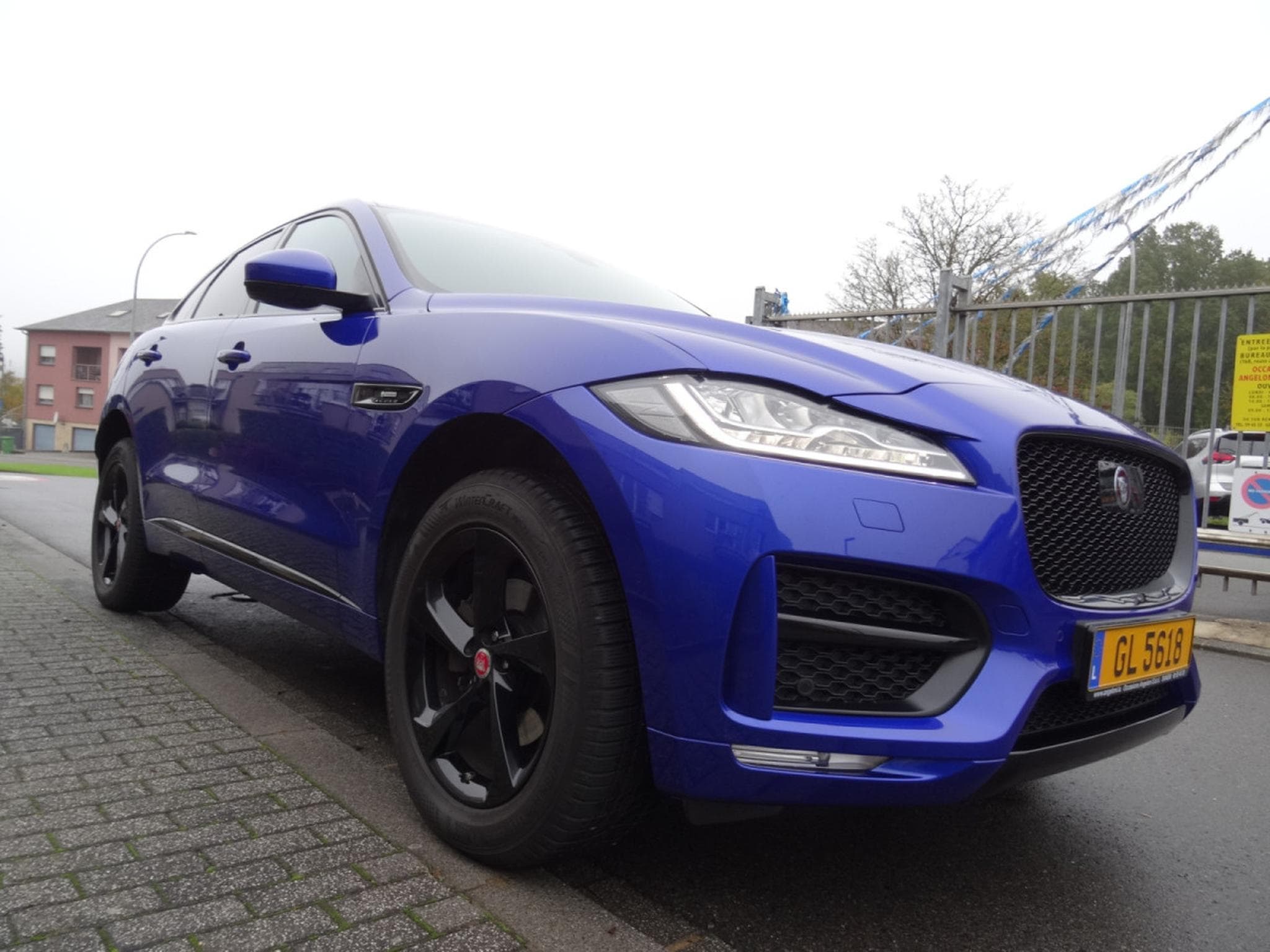 Jaguar F-Pace 2.0 d R-Sport 241CV (2020) - Photo 4