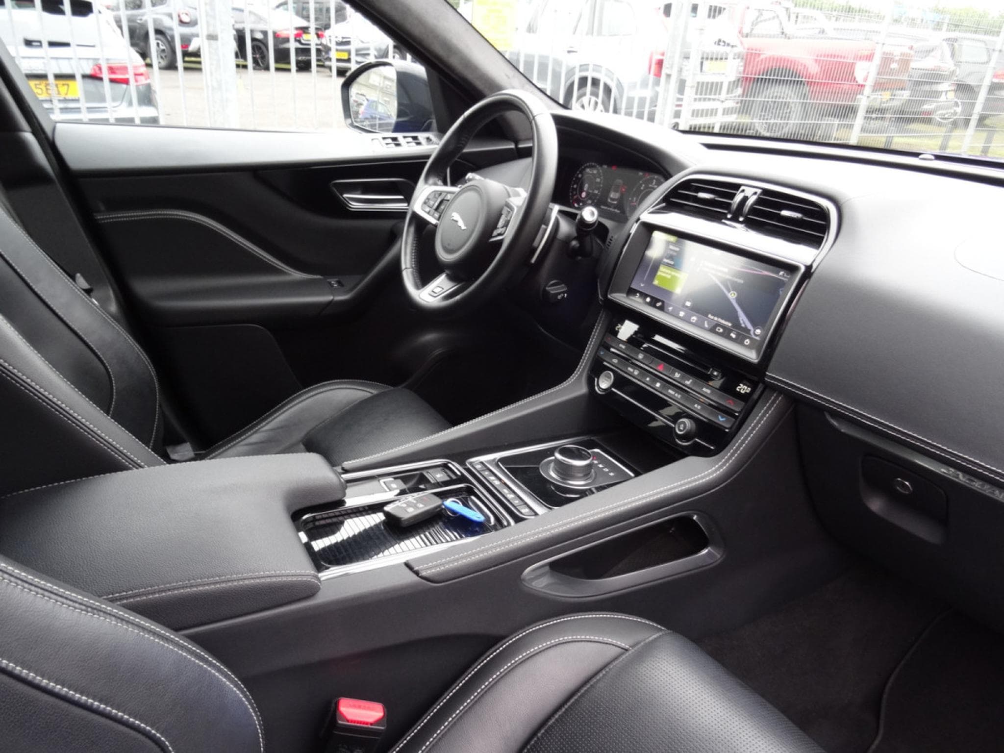 Jaguar F-Pace 2.0 d R-Sport 241CV (2020) - Photo 5