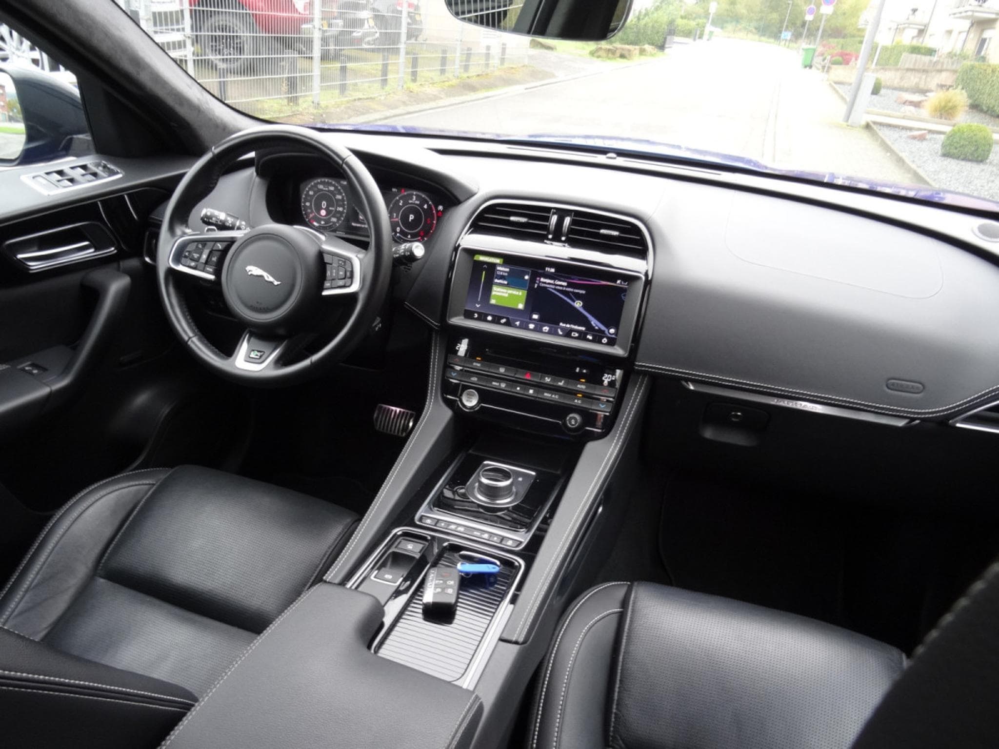 Jaguar F-Pace 2.0 d R-Sport 241CV (2020) - Photo 7