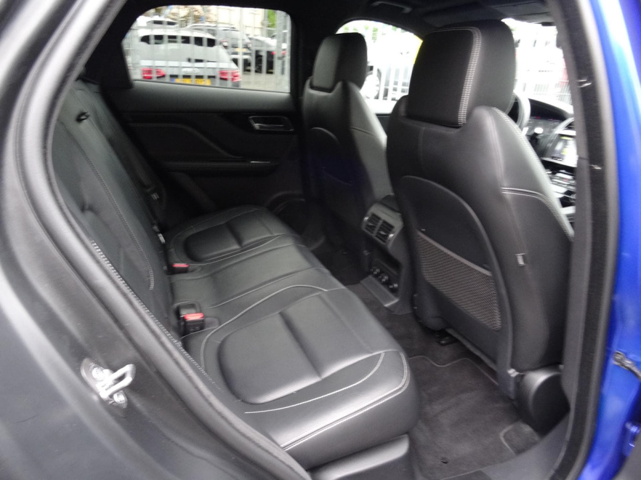 Jaguar F-Pace 2.0 d R-Sport 241CV (2020) - Photo 8