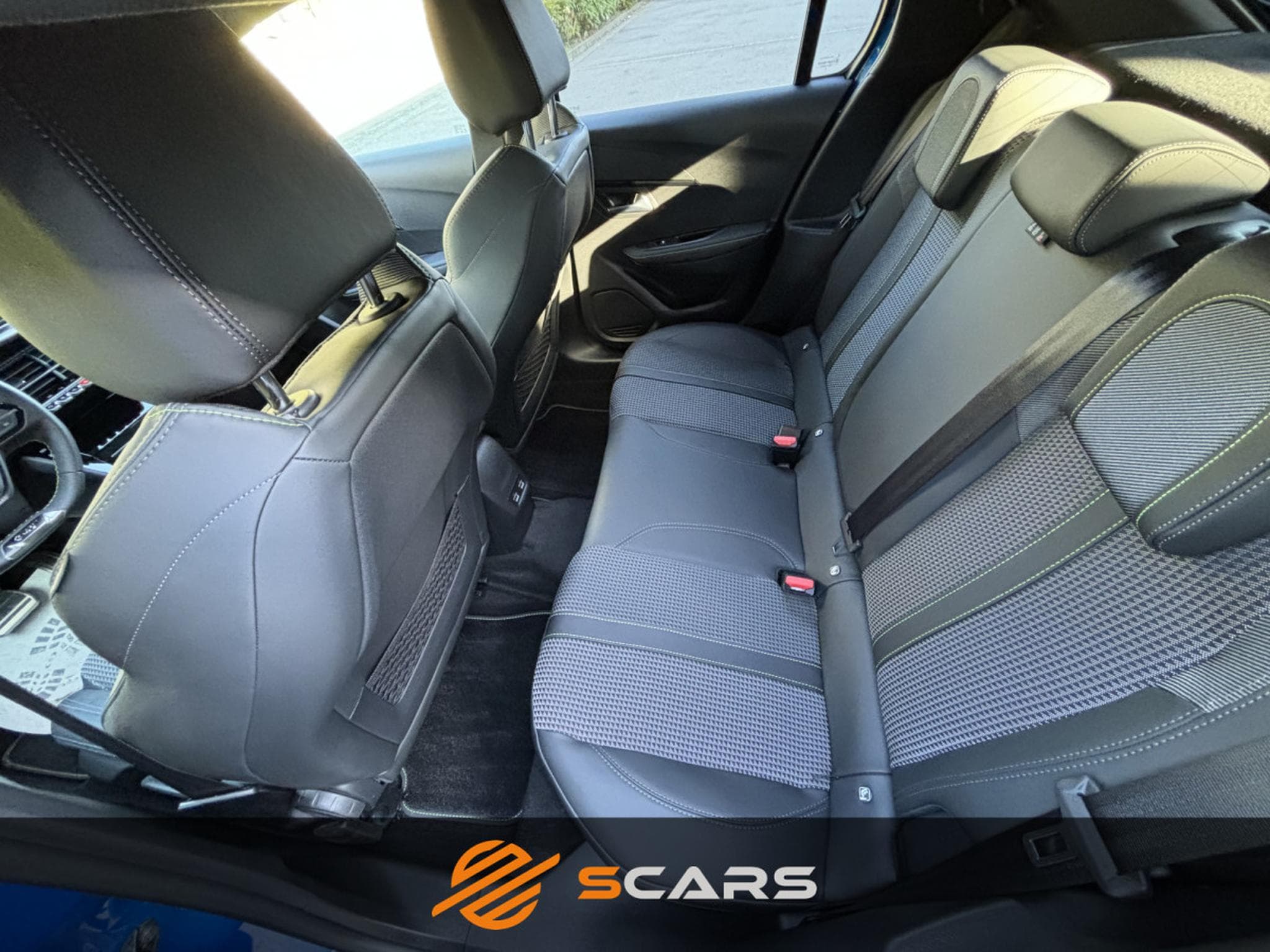 Peugeot 208 E GT 136cv (2023) - Foto 10