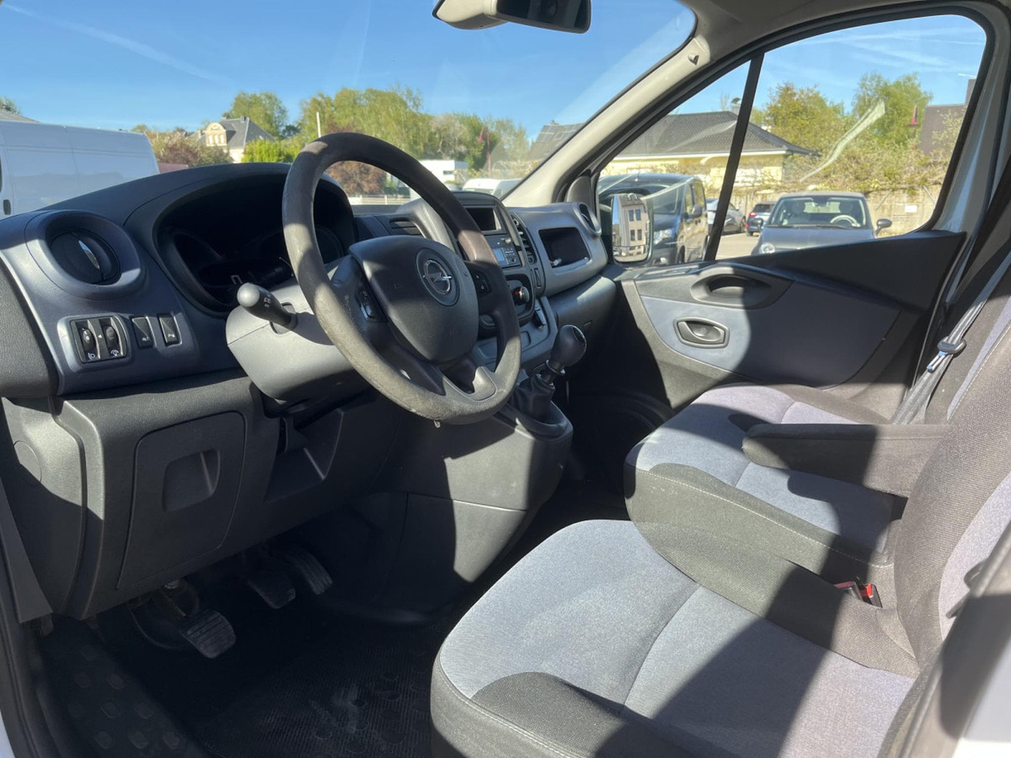 Opel Vivaro 1.6cdti 95cv L1H1 Euro6 Clim Camera PDC Armoires Wurth (2019) - Foto 10