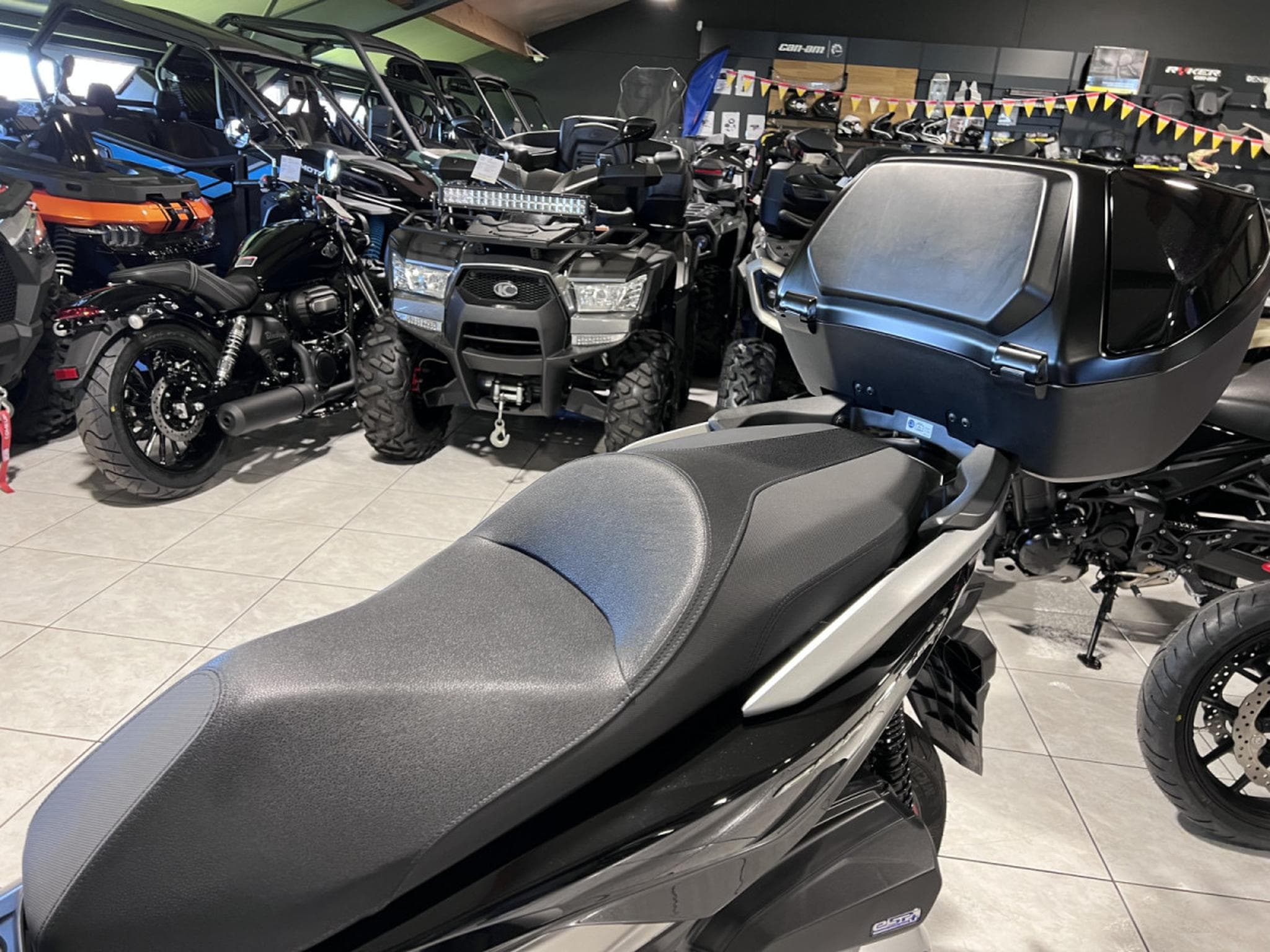 Honda Forza 350 Smart Top box (2021) - Photo 6