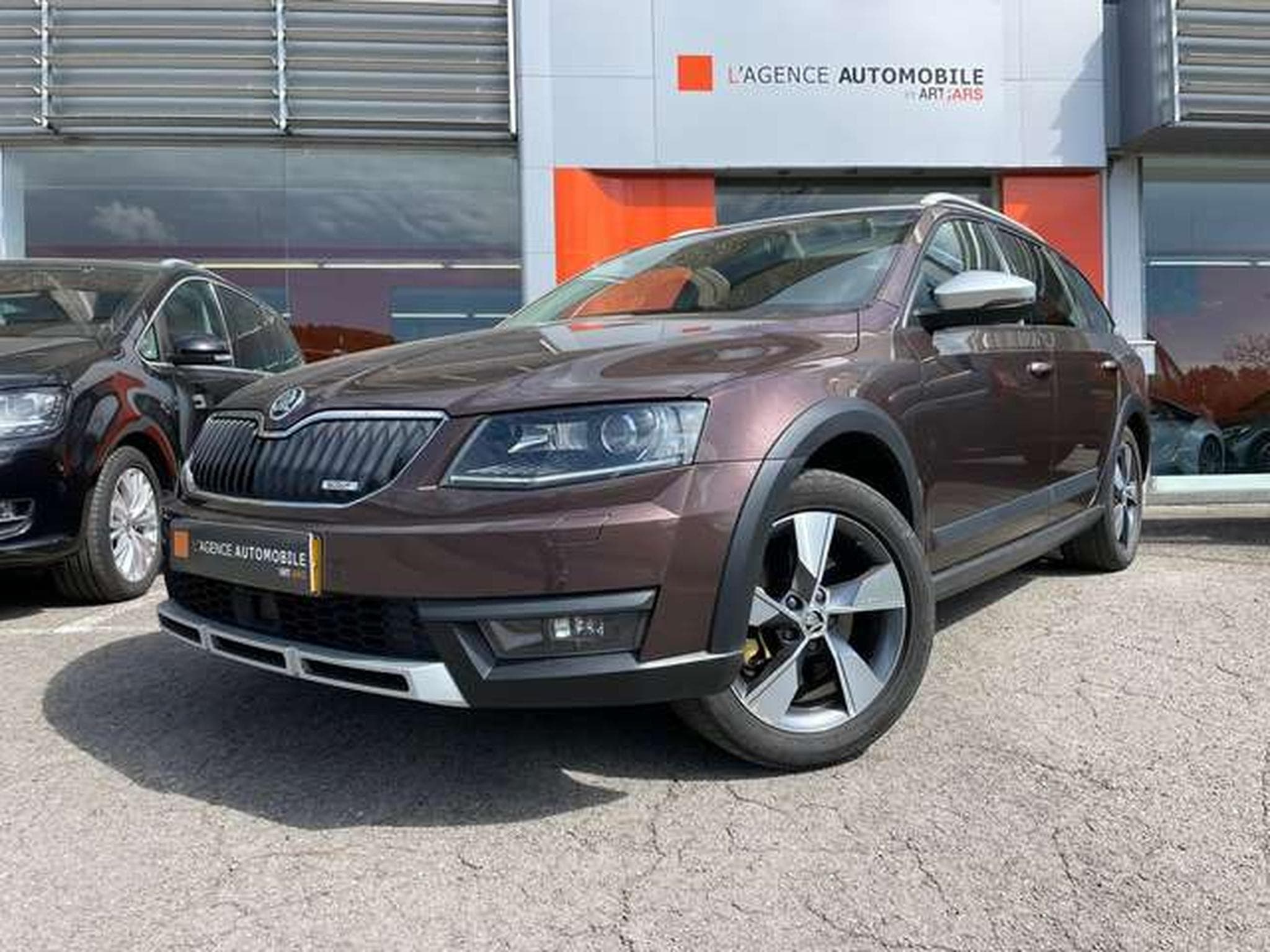 Skoda Octavia SCOUT break 2.0 TDI 4x4 DSG (2015) - Photo 2
