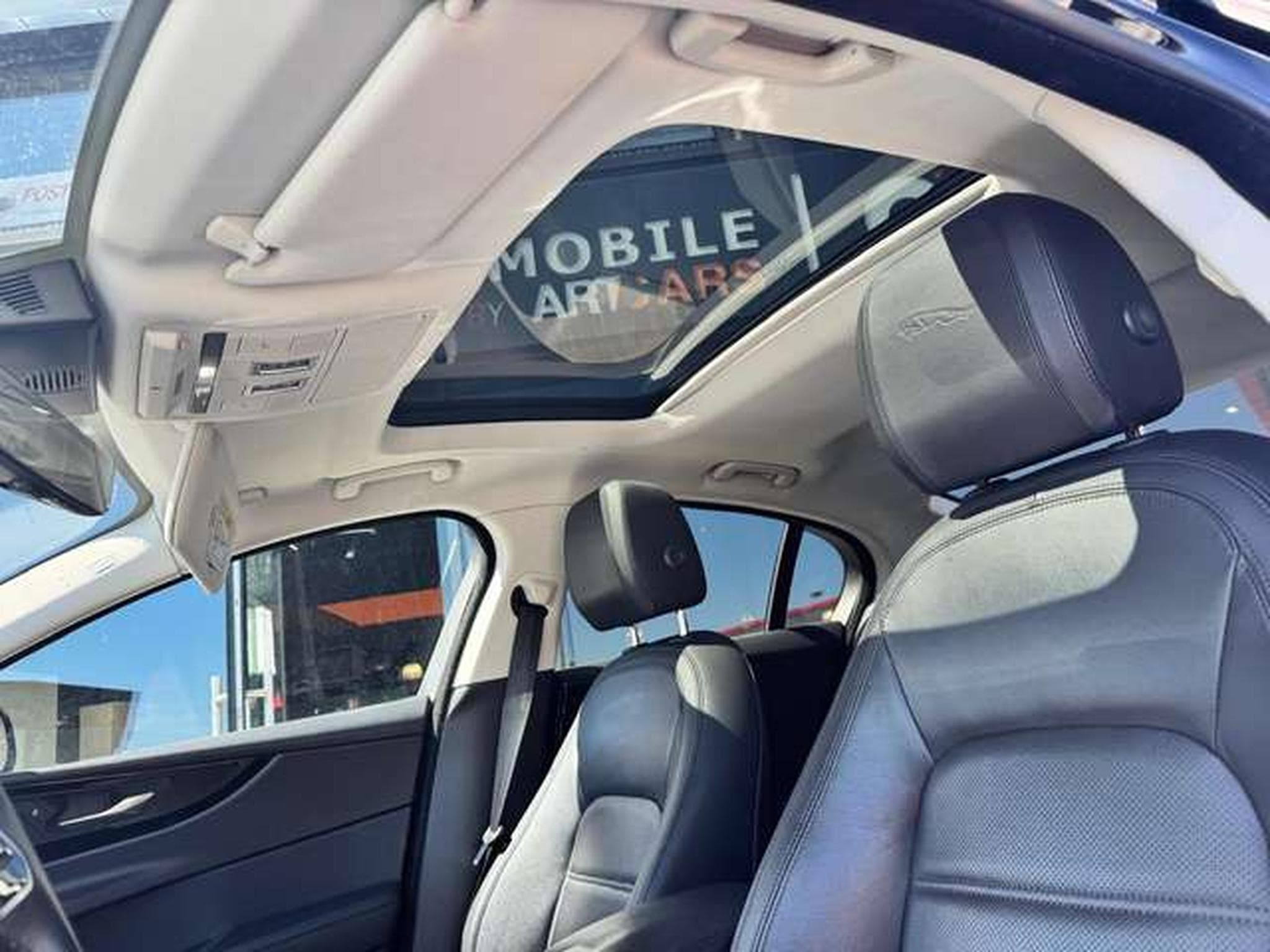 Jaguar XE XE P250 Aut. SE / JUSQU'A 48 MOIS DE GARANTIE (2020) - Photo 11