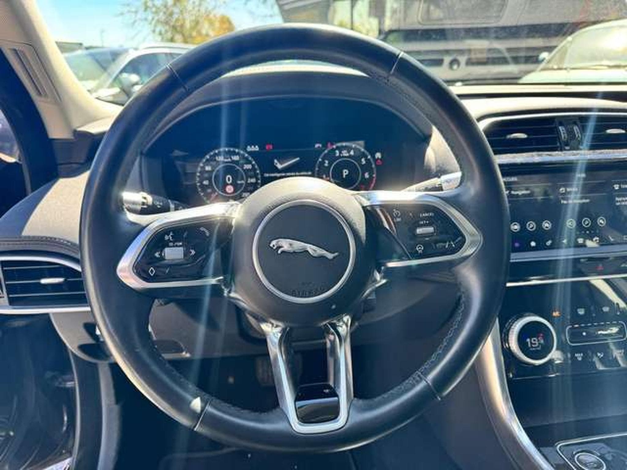 Jaguar XE XE P250 Aut. SE / JUSQU'A 48 MOIS DE GARANTIE (2020) - Photo 12