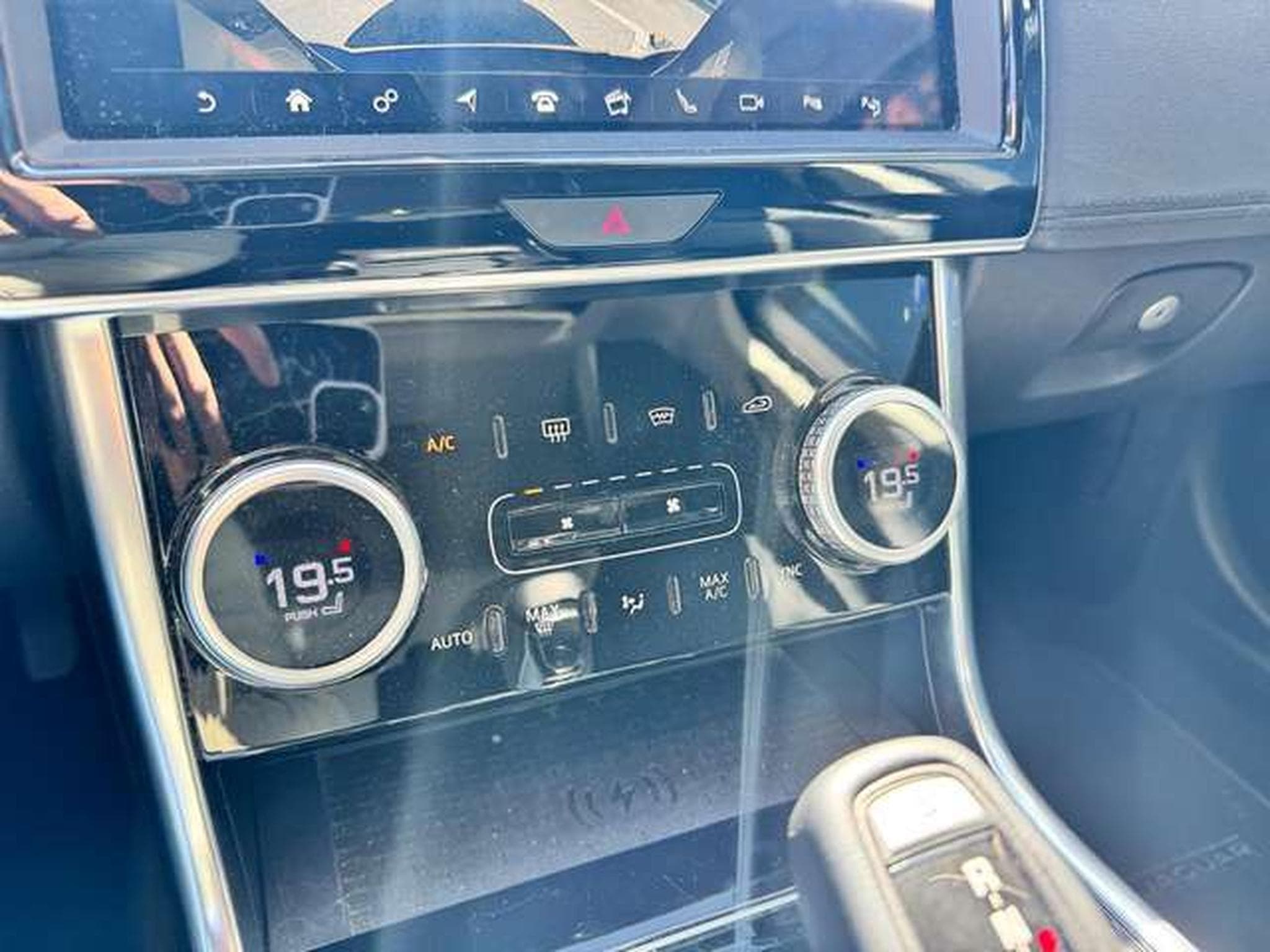 Jaguar XE XE P250 Aut. SE / JUSQU'A 48 MOIS DE GARANTIE (2020) - Photo 17