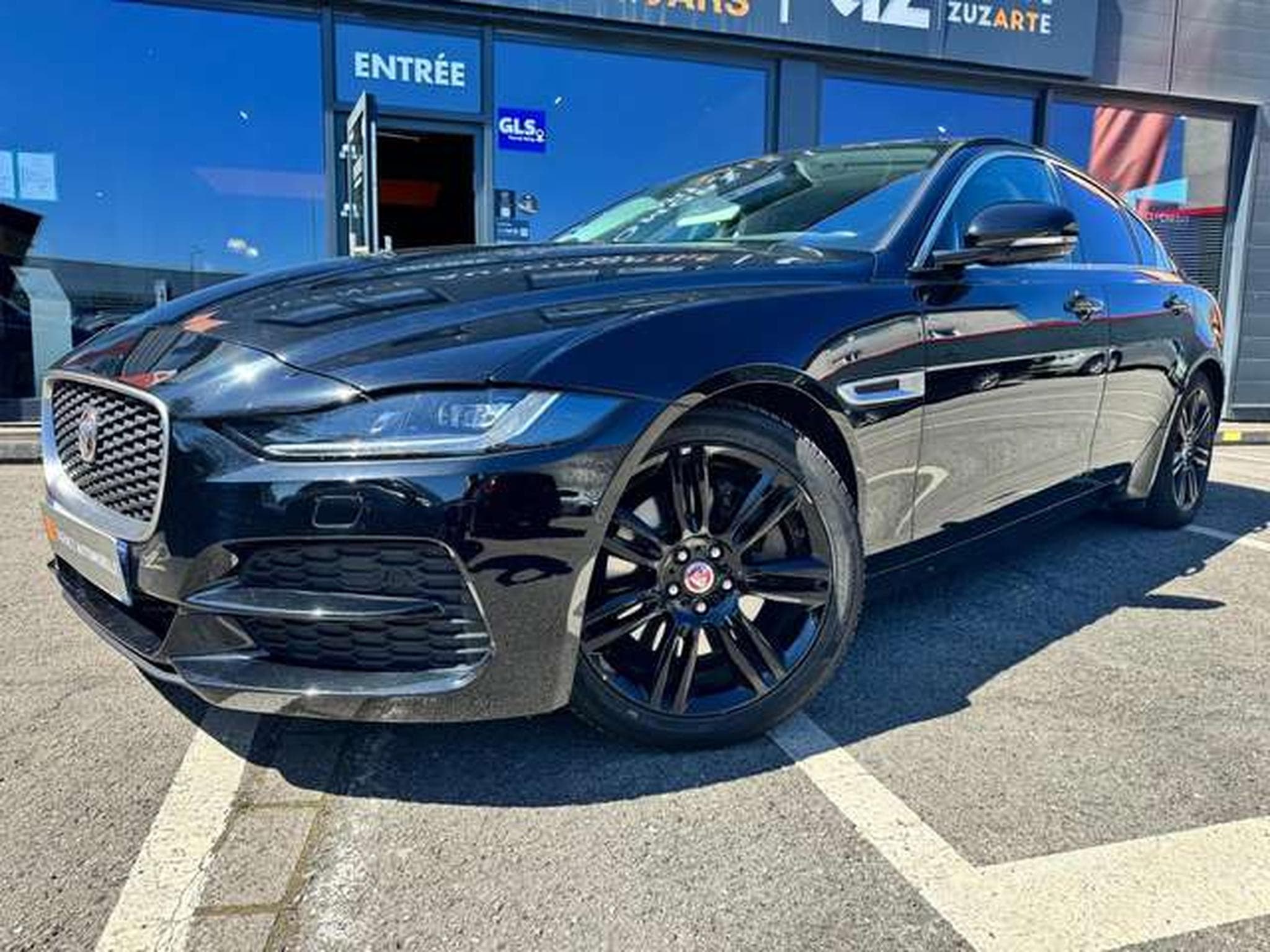 Jaguar XE XE P250 Aut. SE / JUSQU'A 48 MOIS DE GARANTIE (2020) - Photo 2