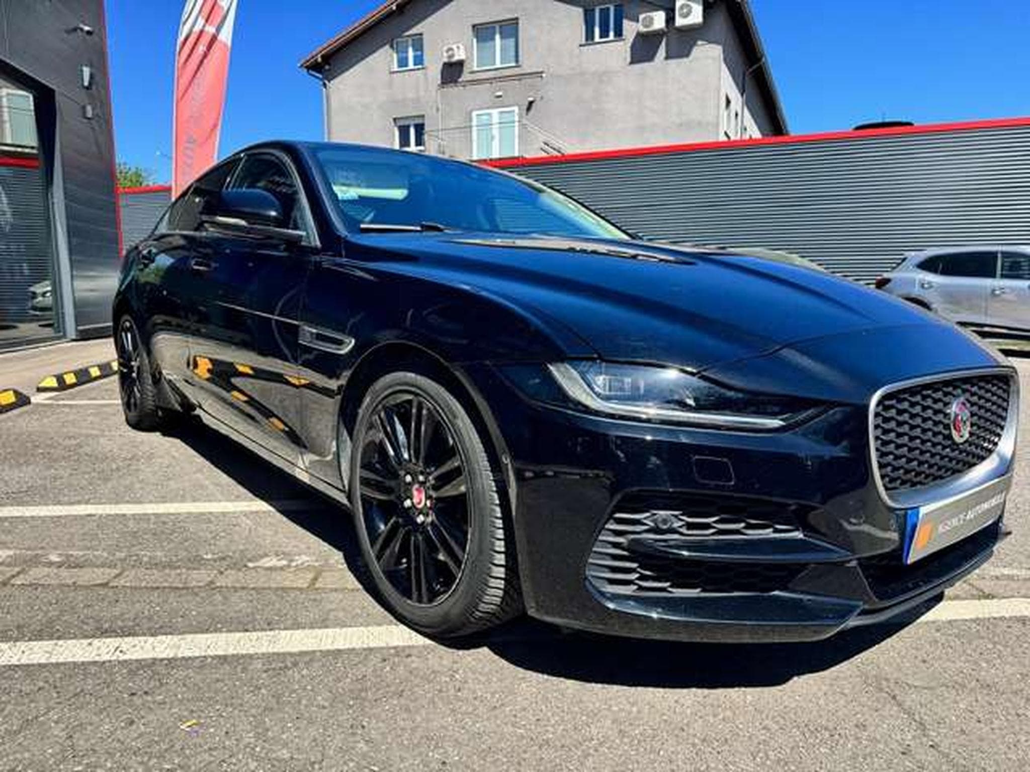 Jaguar XE XE P250 Aut. SE / JUSQU'A 48 MOIS DE GARANTIE (2020) - Photo 4